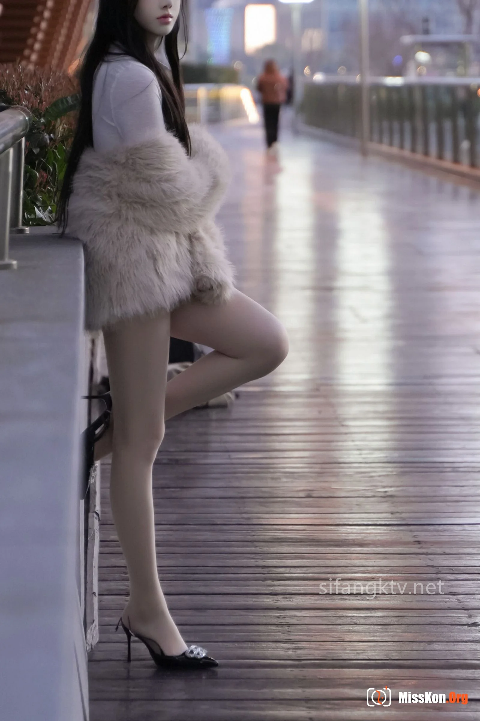 Nude photo set of Chinese model: Long Xuer - Photo 19