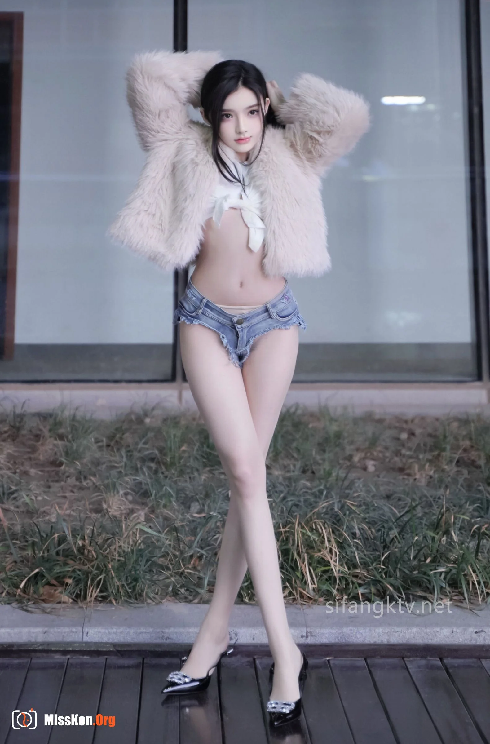 Nude photo set of Chinese model: Long Xuer - Photo 2