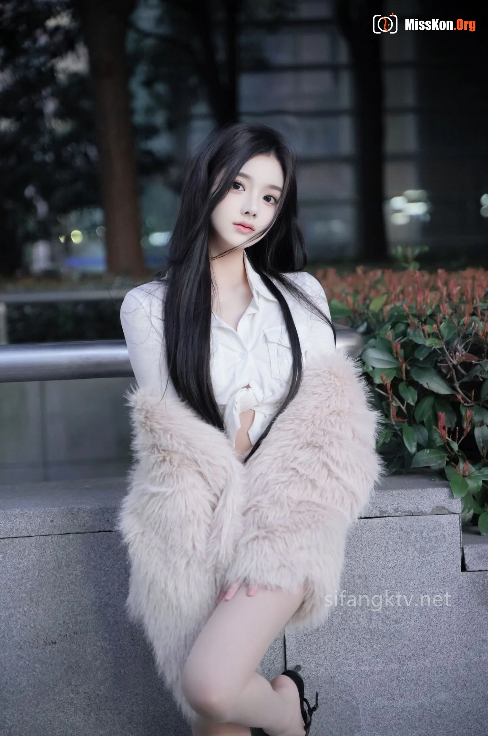 Nude photo set of Chinese model: Long Xuer - Photo 3