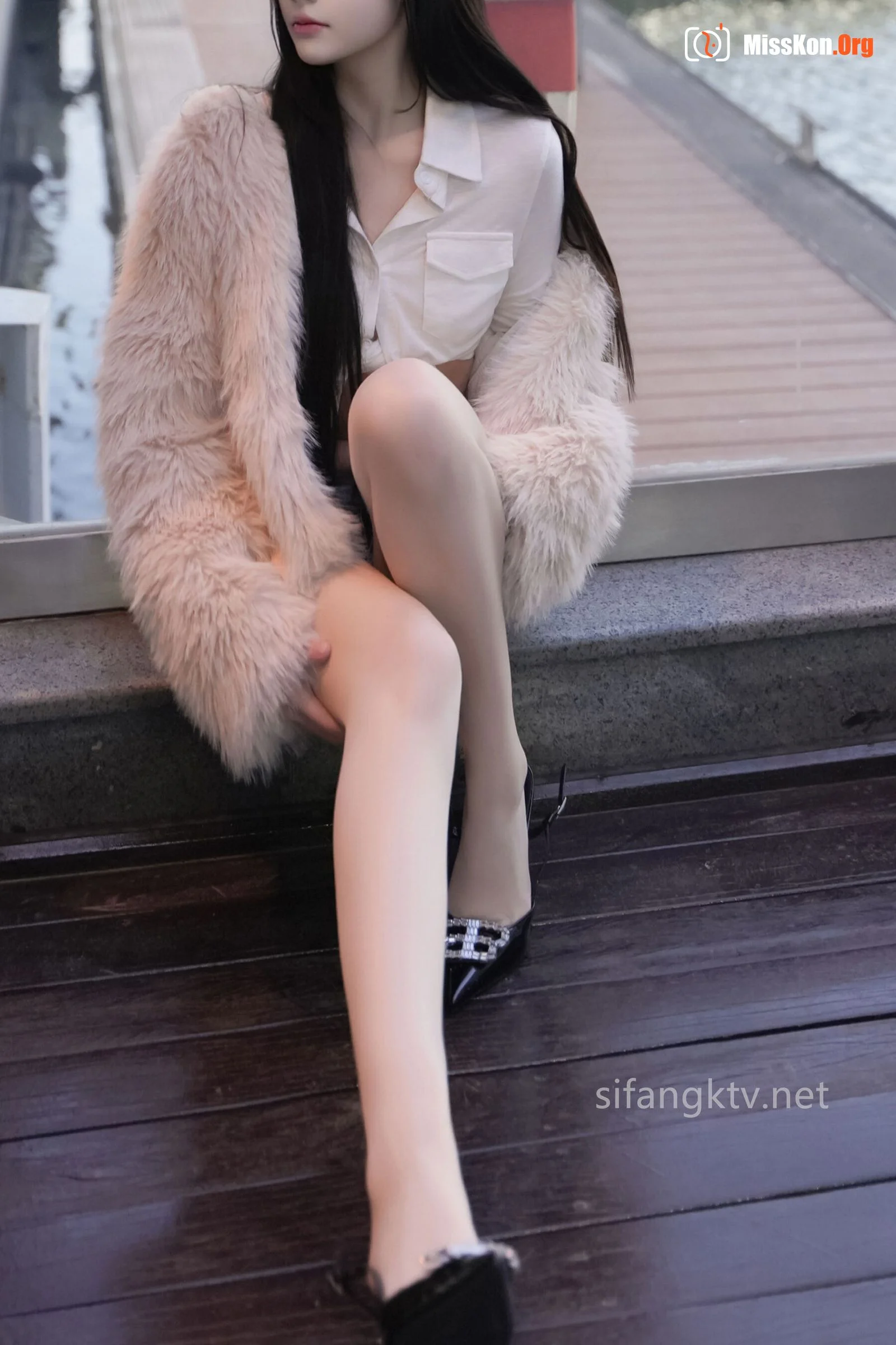 Nude photo set of Chinese model: Long Xuer - Photo 9