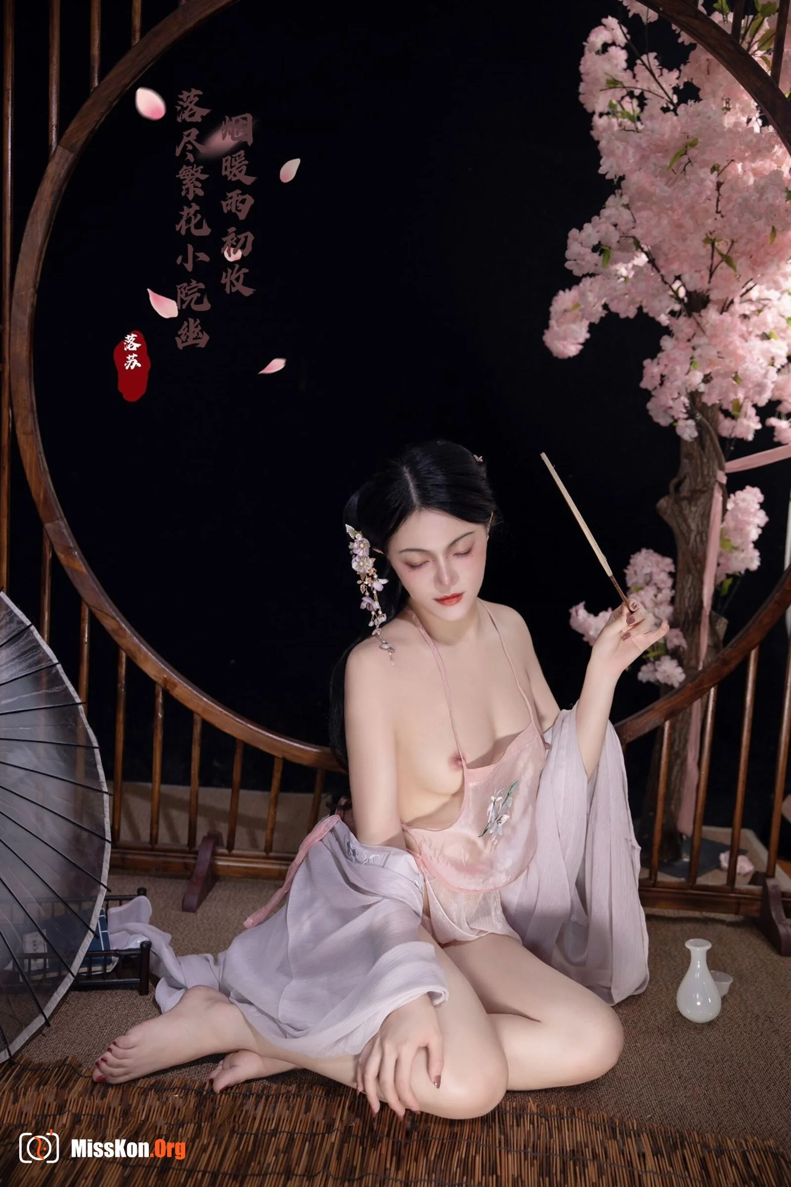 Nude photo set of Chinese model: Luosu - Photo 2