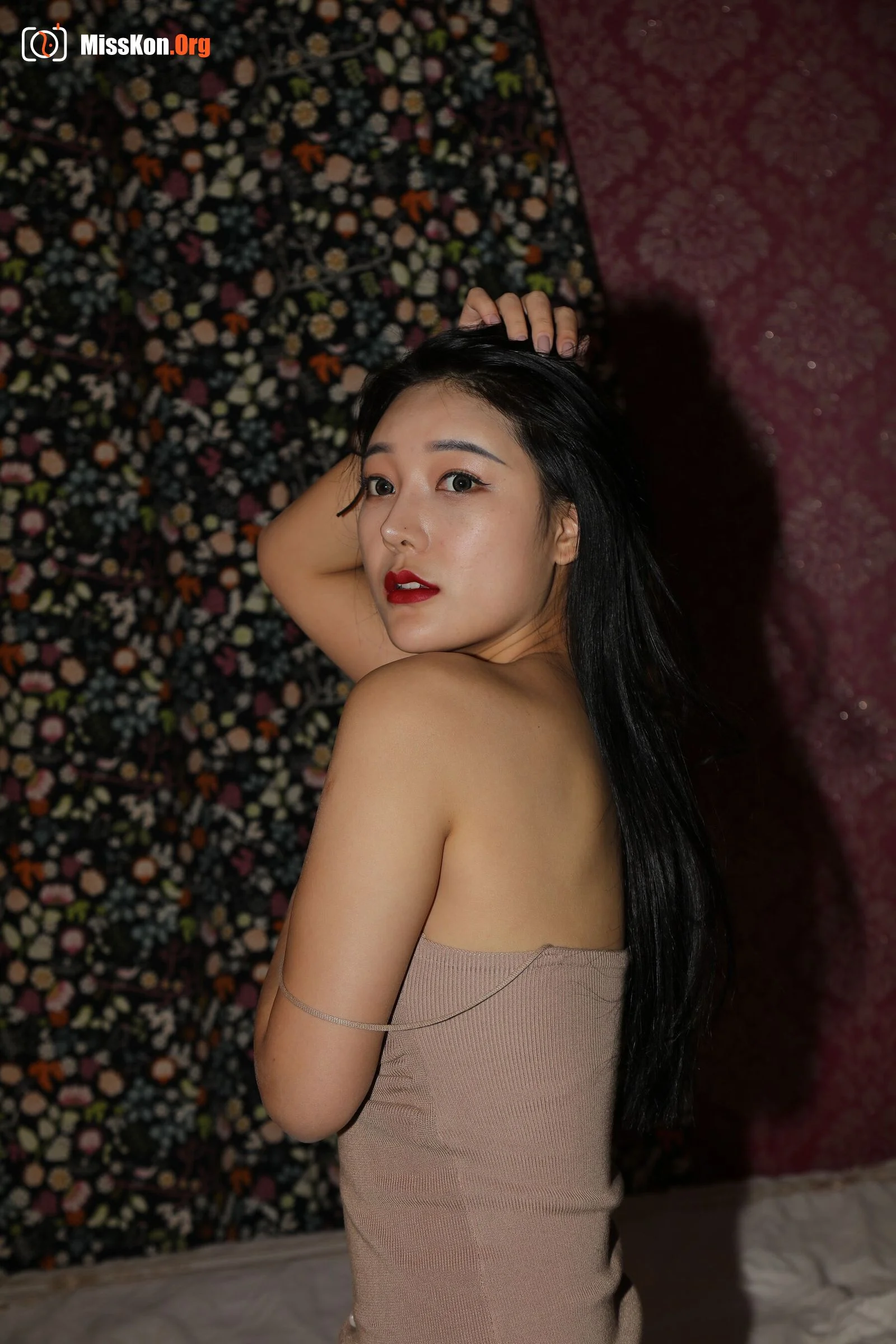 Nude photo set of Chinese model: Show Poetry (2020-11-19) - Photo 10