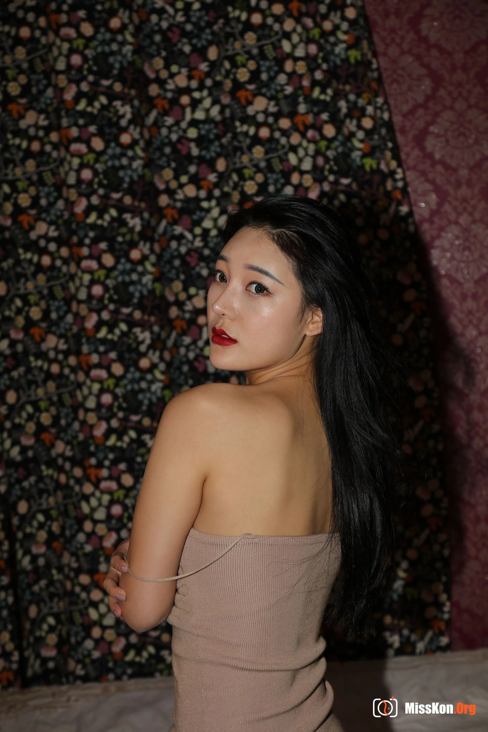 Nude photo set of Chinese model: Show Poetry (2020-11-19) - Photo 11