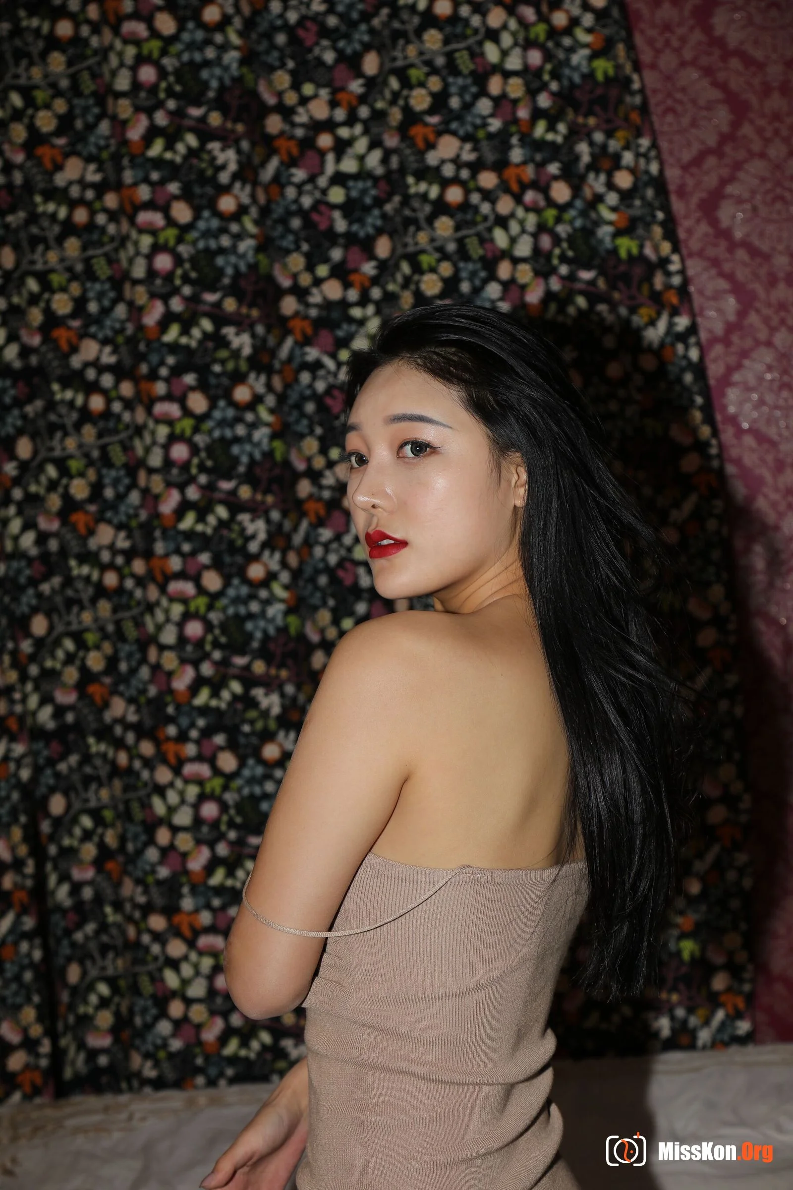Nude photo set of Chinese model: Show Poetry (2020-11-19) - Photo 13