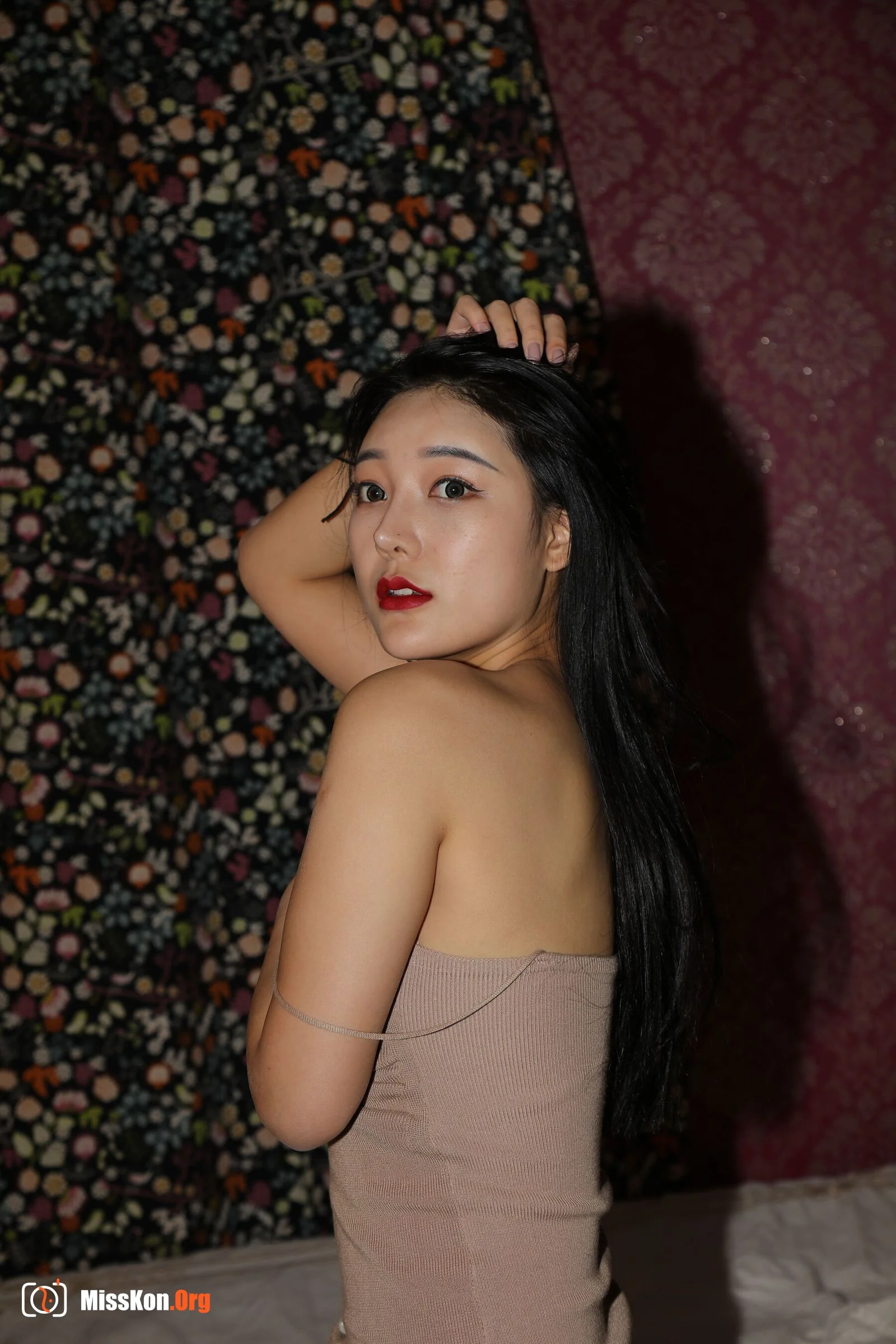 Nude photo set of Chinese model: Show Poetry (2020-11-19) - Photo 9