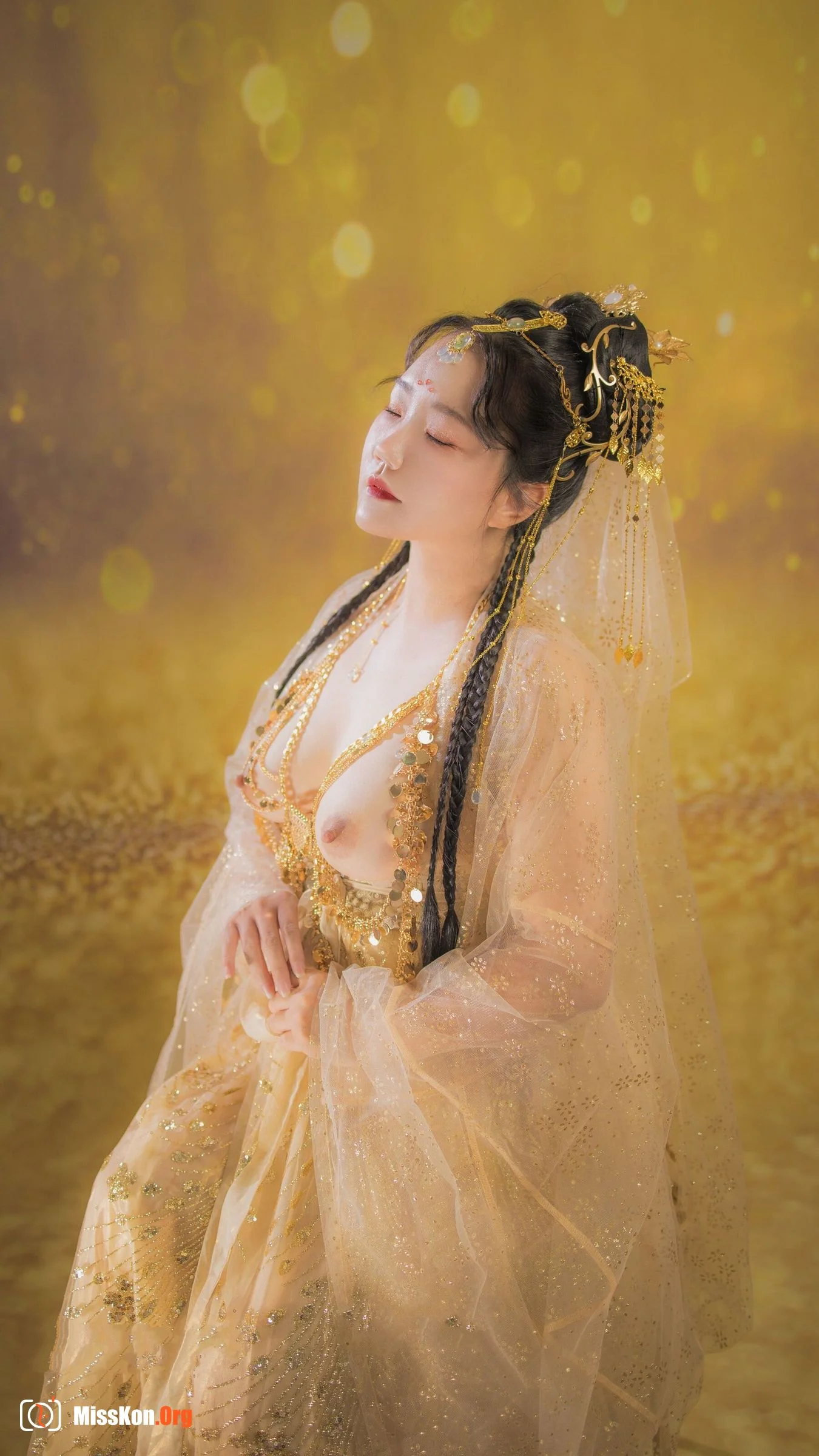 Nude photo set of Chinese model: Summer month - Photo 10