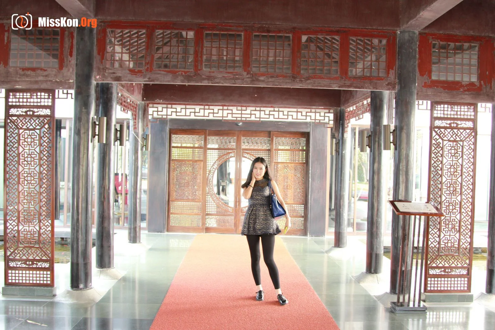 Nude photo set of Chinese model: Ulan Lan (2013-11-01) - Photo 17