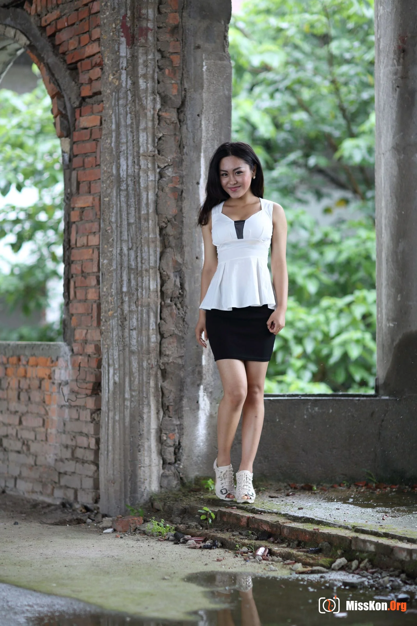 Nude photo set of Chinese model: Wang Le (2012-06-22) - Photo 2