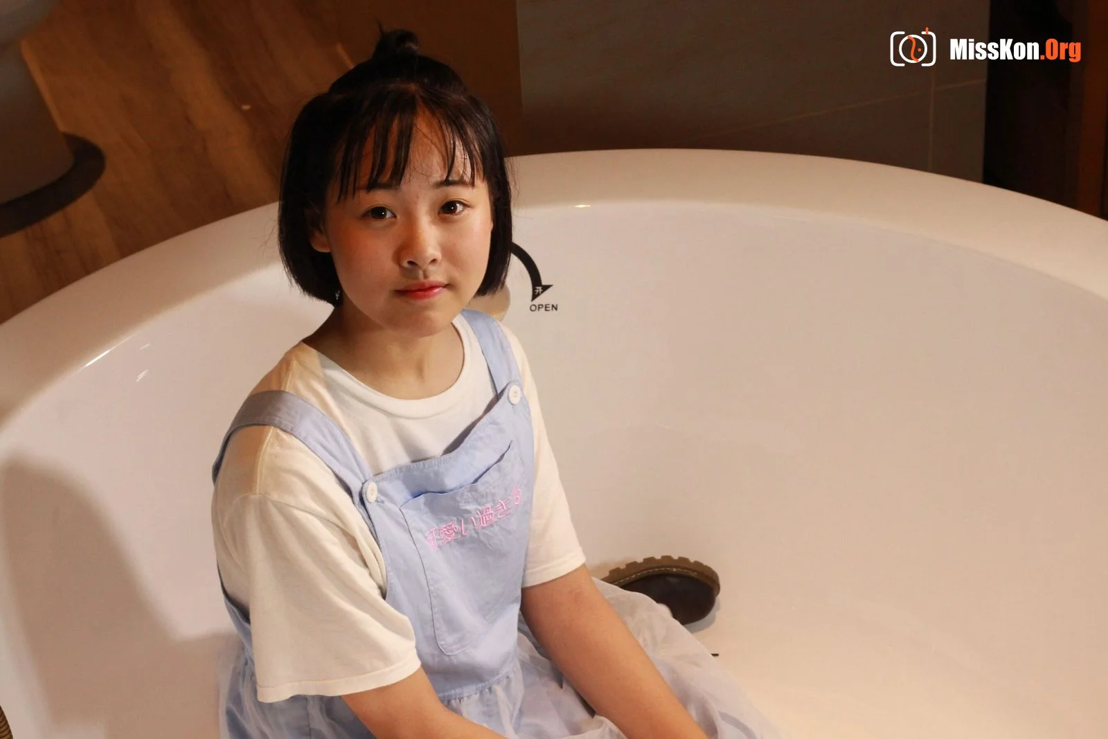 Nude photo set of Chinese model: Wei Wei (2016-07-14) - Photo 3
