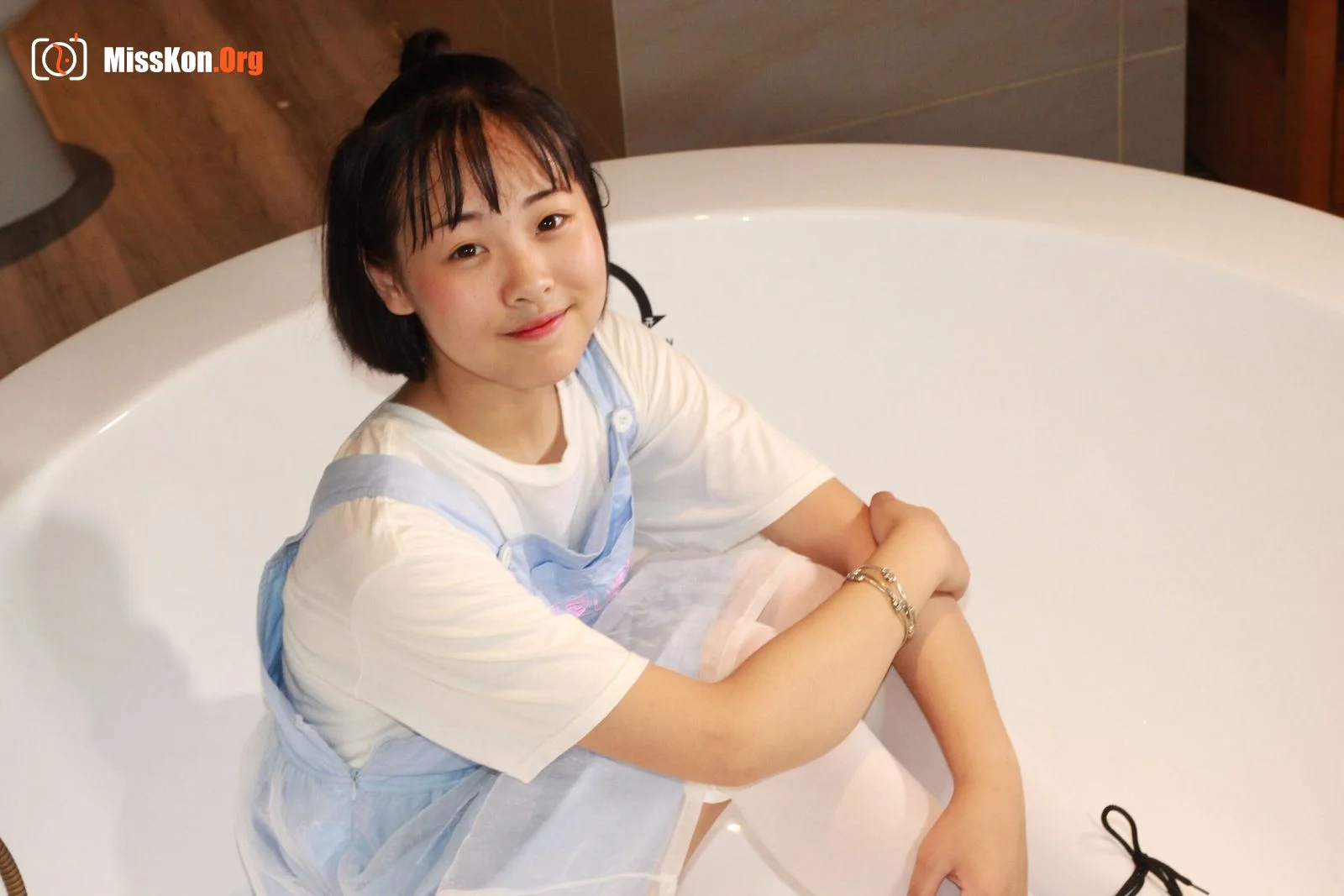 Nude photo set of Chinese model: Wei Wei (2016-07-14) - Photo 7