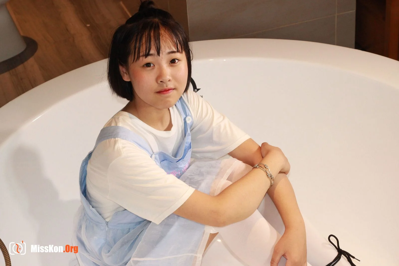 Nude photo set of Chinese model: Wei Wei (2016-07-14) - Photo 8