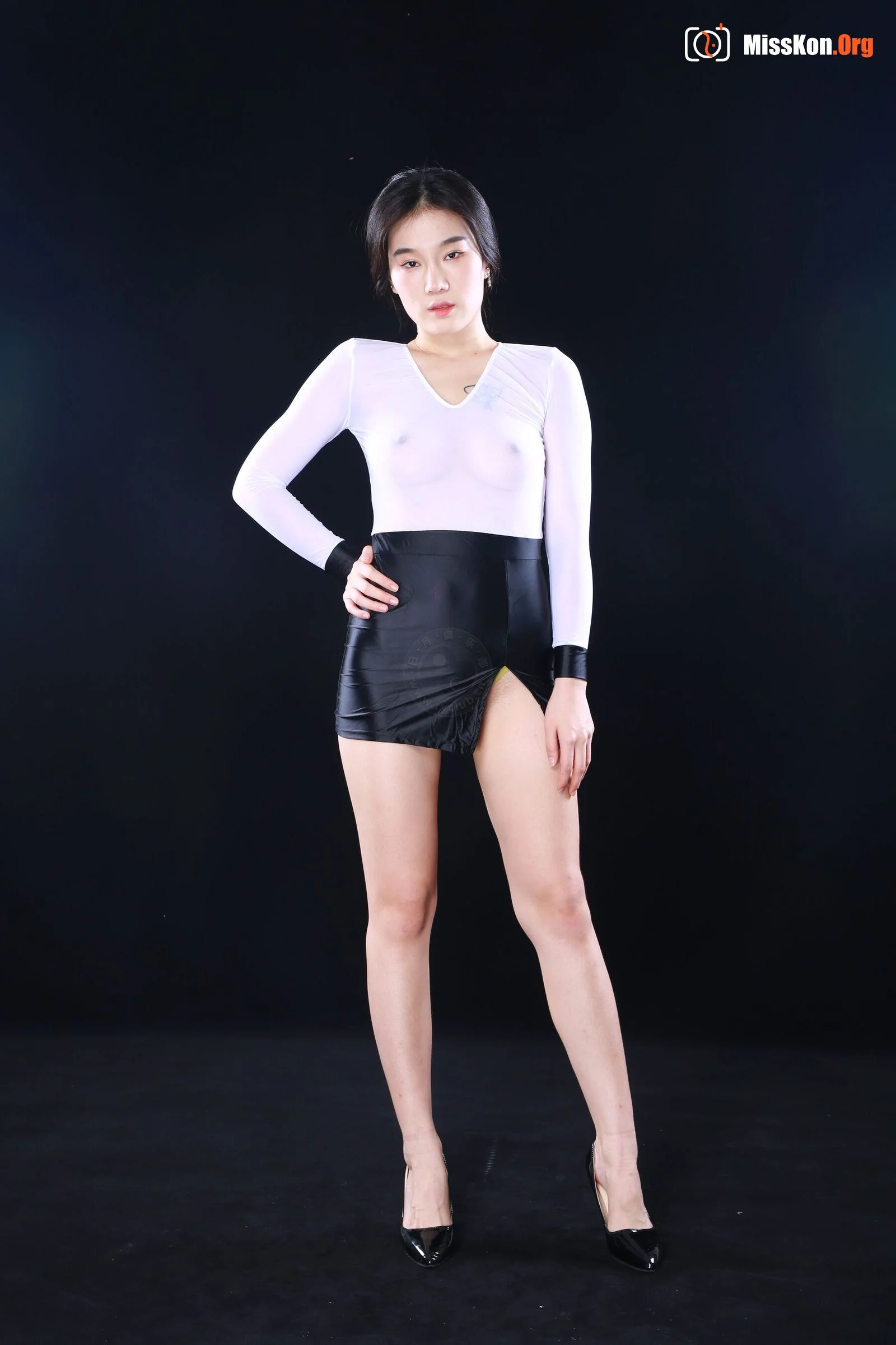 Nude photo set of Chinese model: Xiao Nian - Photo 2
