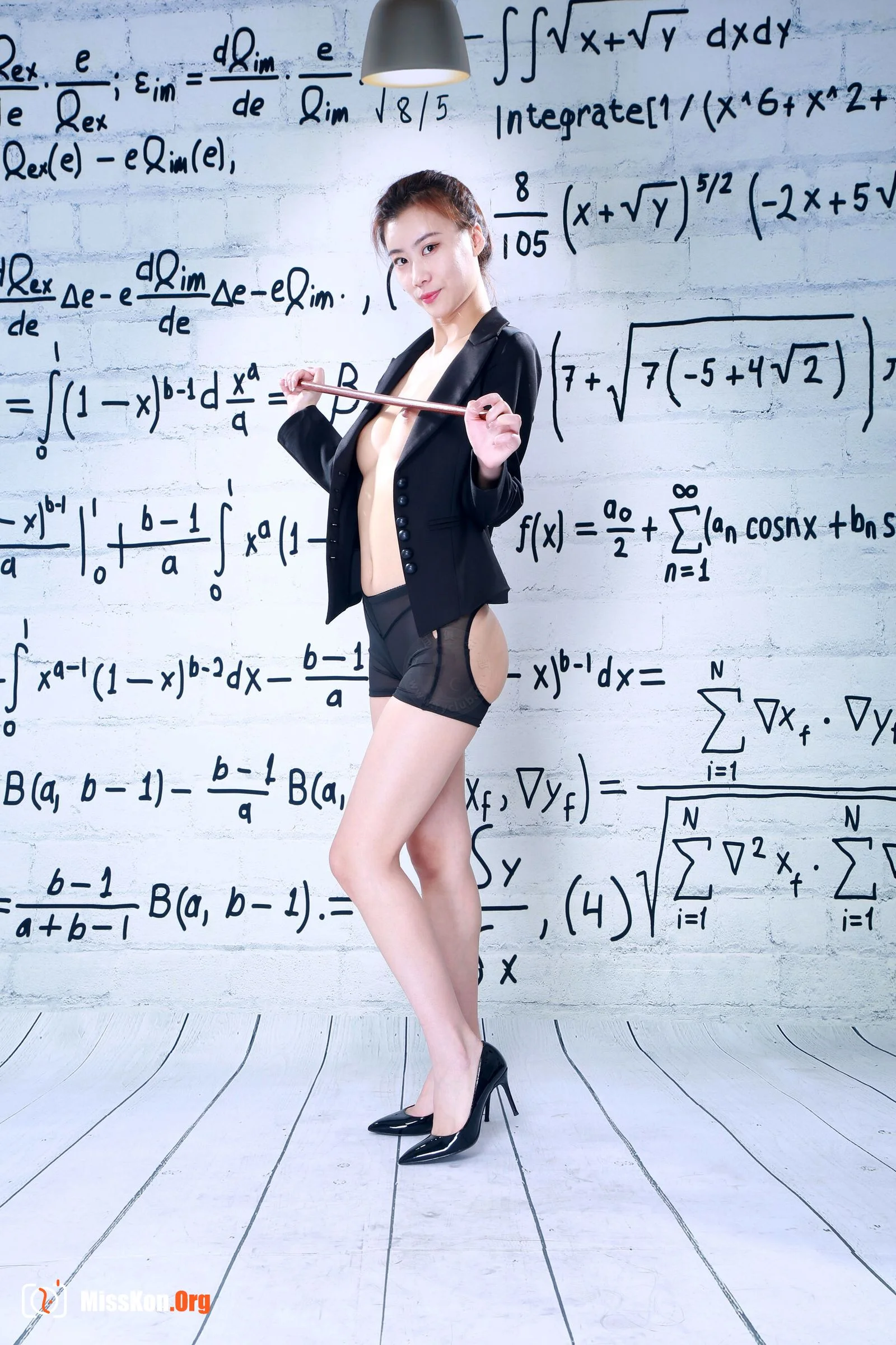 Nude photo set of Chinese model: Xiaohe - Photo 11