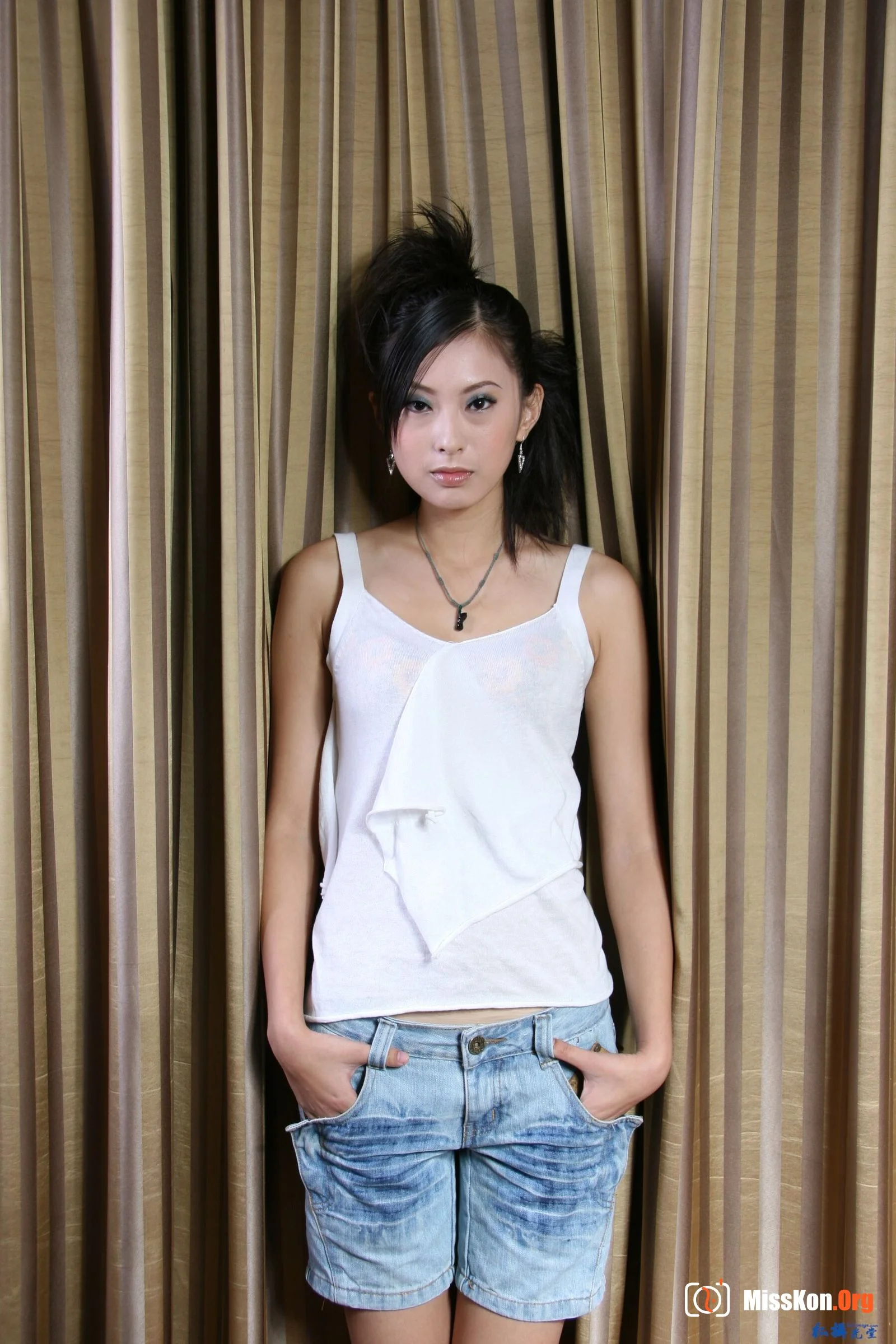 Nude photo set of Chinese model: Yan Yan (2007-08-15) - Photo 2