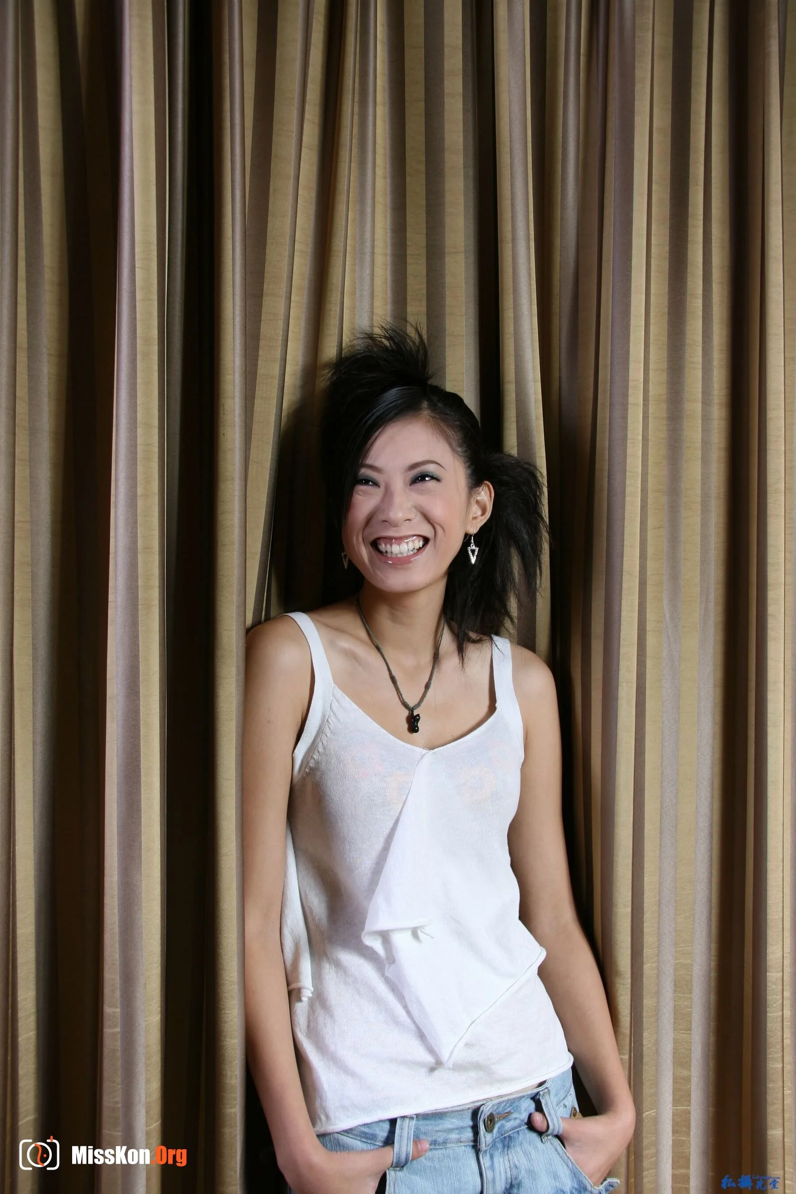 Nude photo set of Chinese model: Yan Yan (2007-08-15) - Photo 3