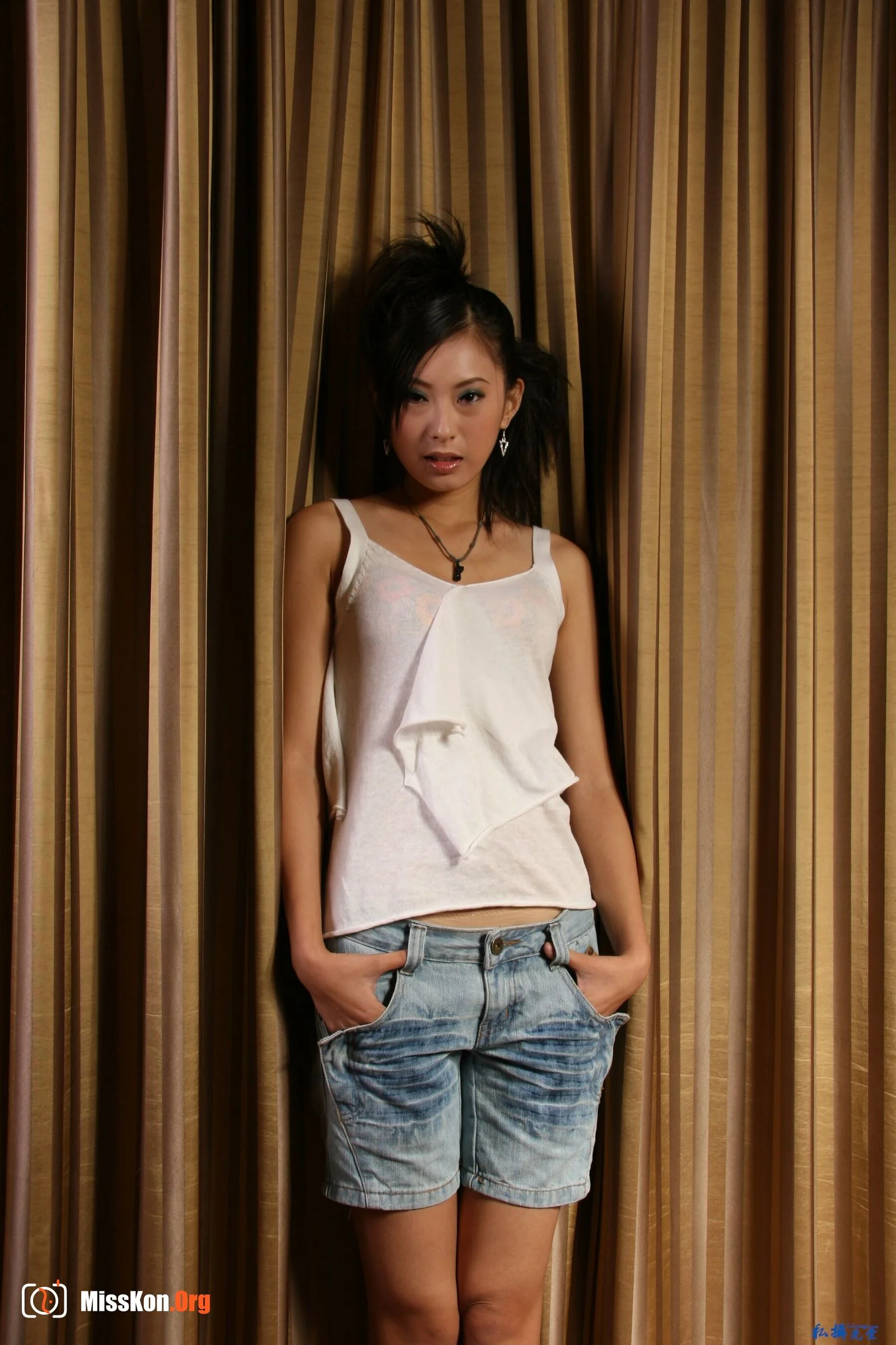 Nude photo set of Chinese model: Yan Yan (2007-08-15) - Photo 4