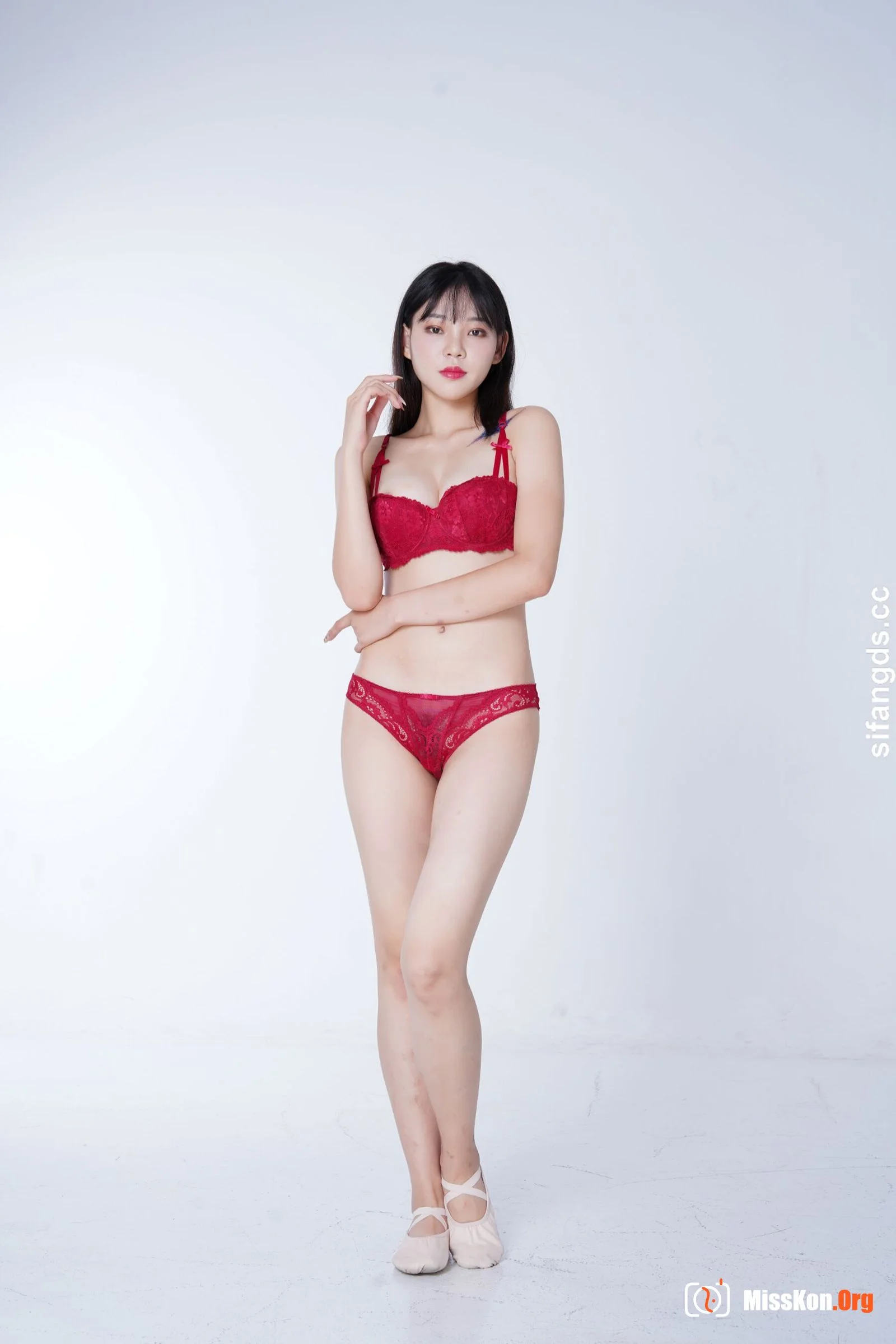 Nude photo set of Chinese model: Yang Xuexin (2022-04-18) - Photo 9