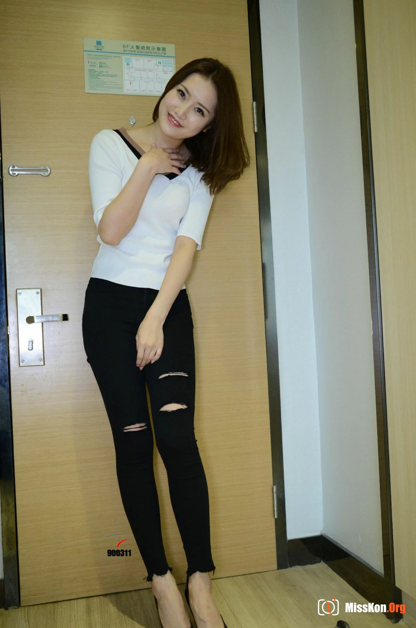Nude photo set of Chinese model: Yang Yang (2017-10-25) - Photo 7