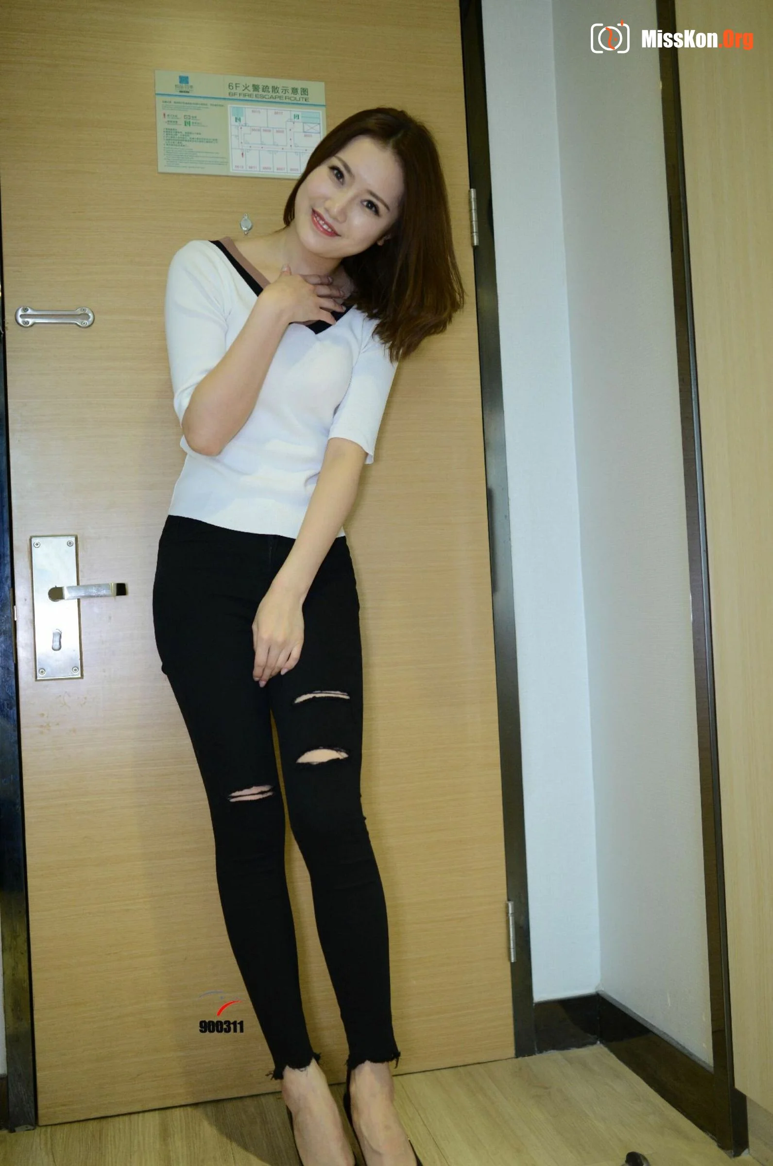 Nude photo set of Chinese model: Yang Yang (2017-10-25) - Photo 8