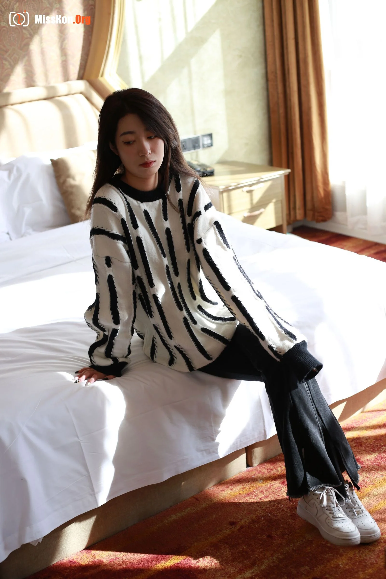 Nude photo set of Chinese model: Yiyi (2022-10-18) - Photo 2