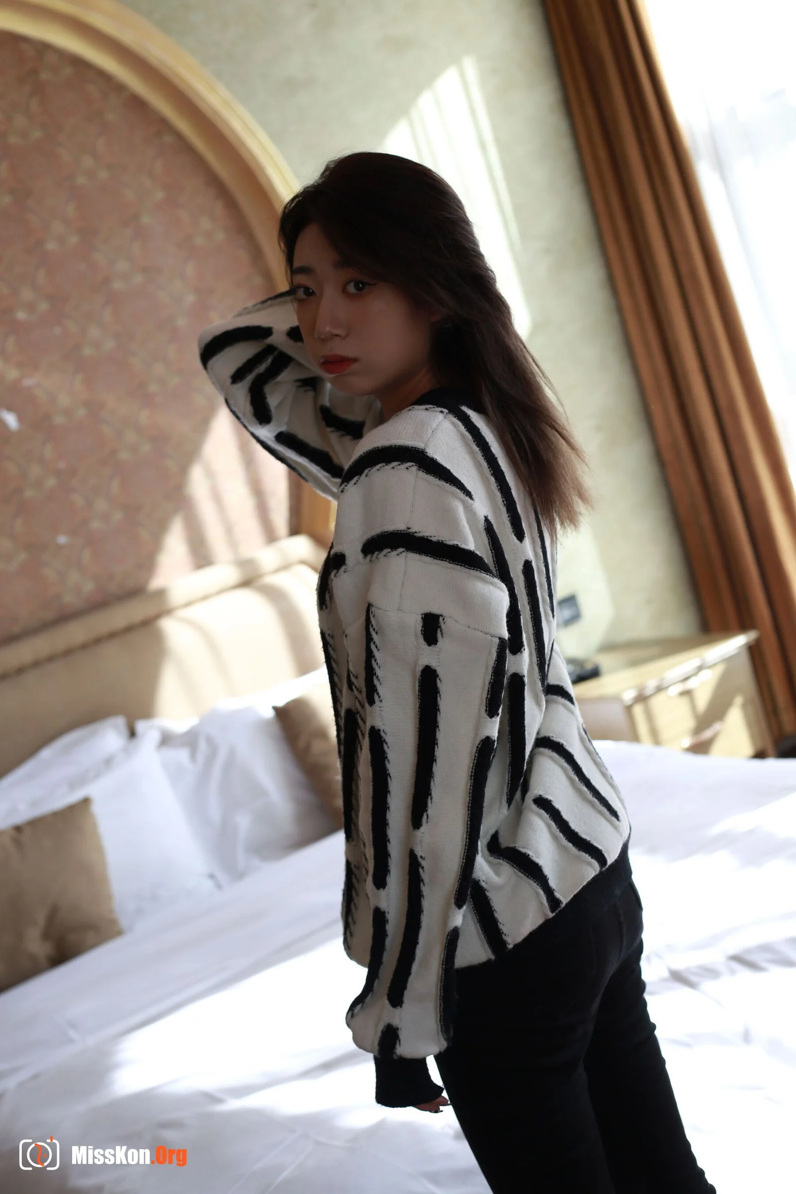 Nude photo set of Chinese model: Yiyi (2022-10-18) - Photo 3