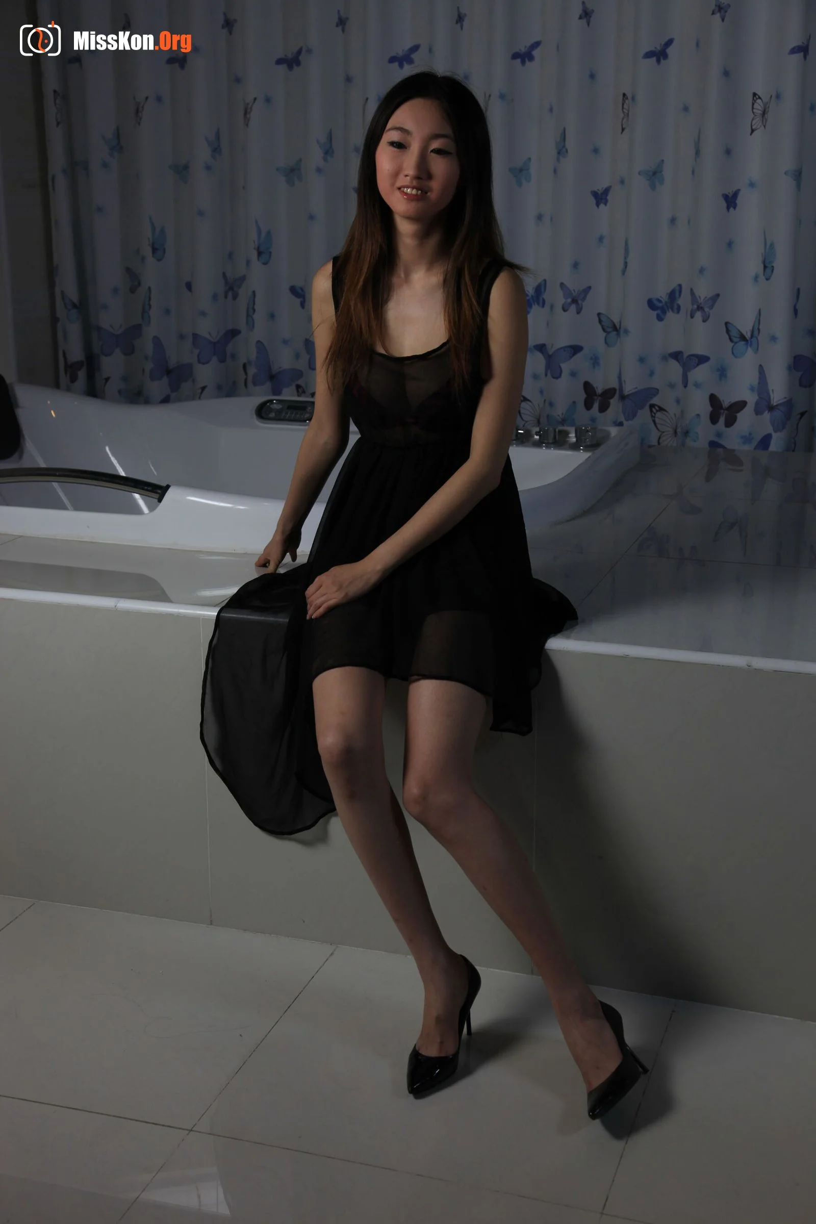 Nude photo set of Chinese model: Zhang Dan (2011-08-04) - Photo 2