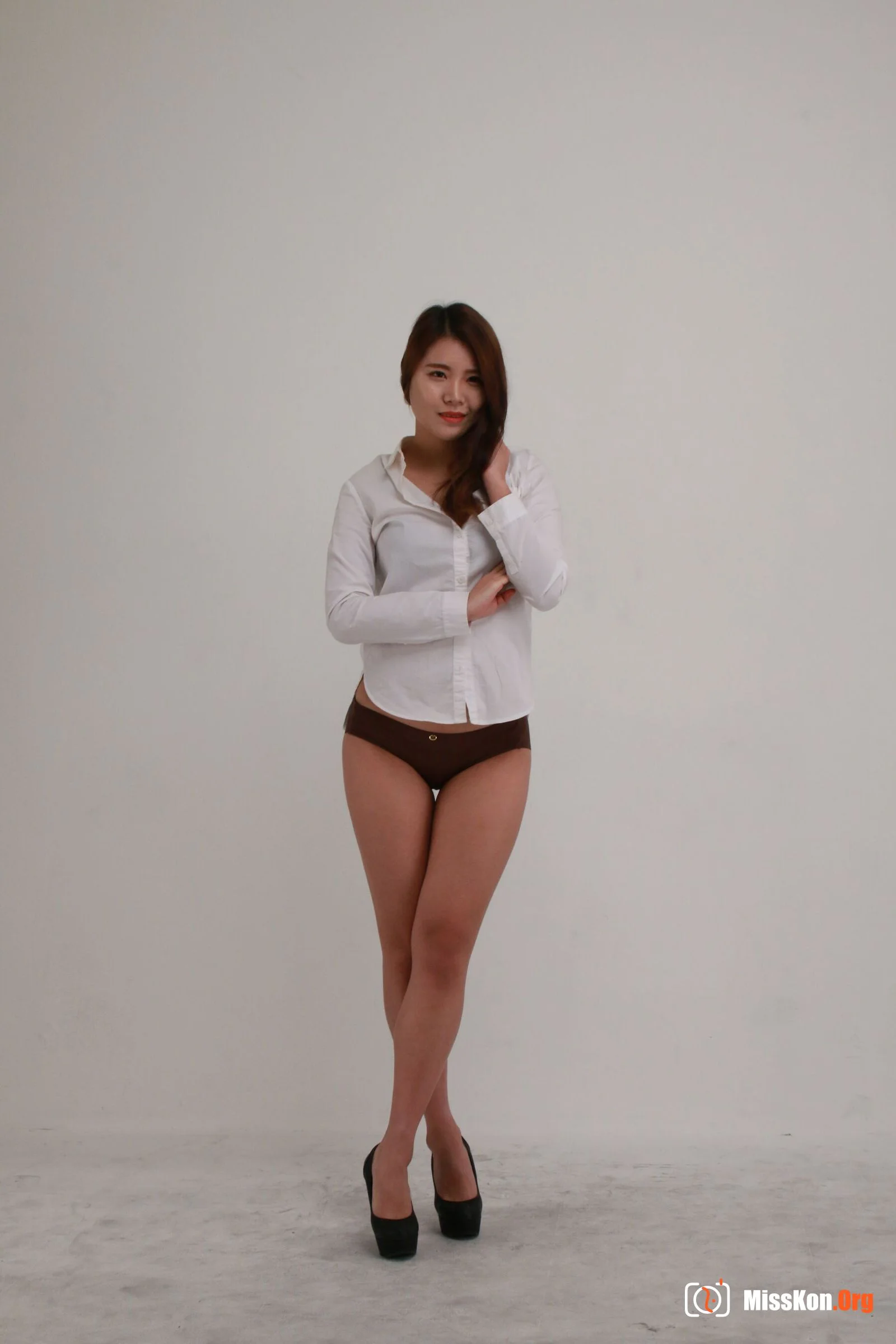 Nude photo set of Korean model: 琉璃 (glass) - Photo 18