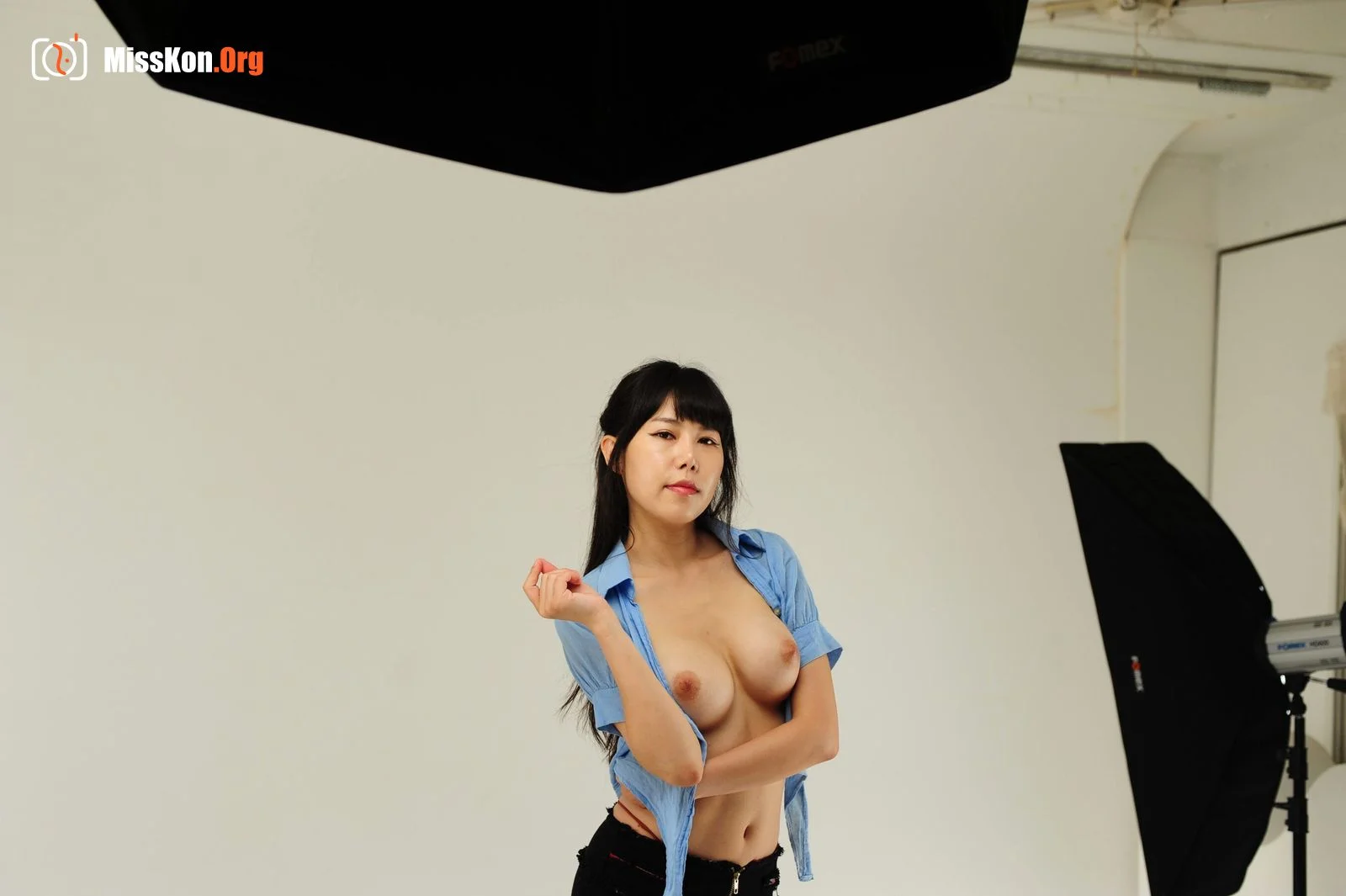 Nude photo set of Korean model: 艾琳 (Yerin) - Photo 17