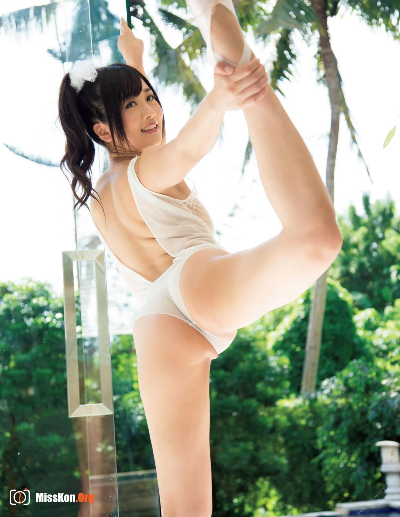 Otsuki Hibiki: 1st Photo Album: Feel Beat - Photo 10
