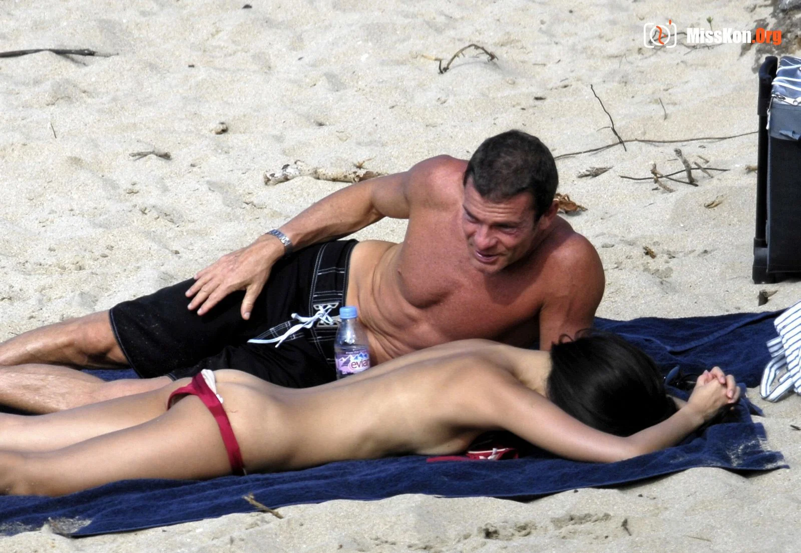 Passionate photos of Zhang Ziyi and her white boyfriend on the beach in her early years - Photo 10