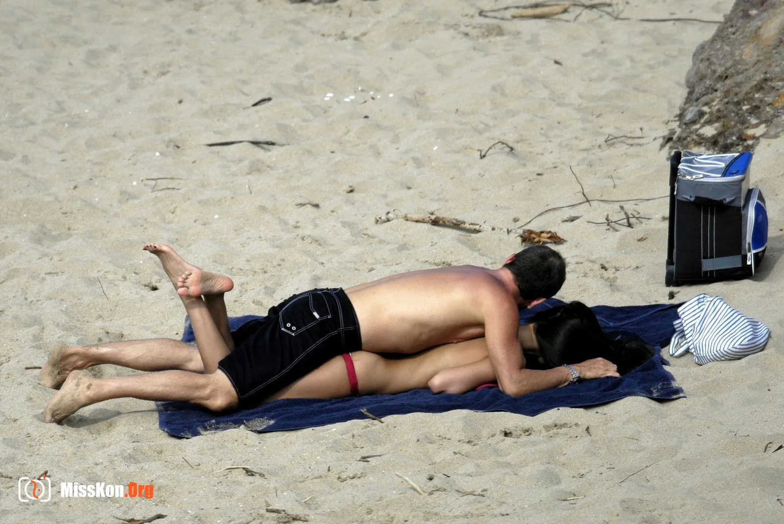 Passionate photos of Zhang Ziyi and her white boyfriend on the beach in her early years - Photo 17