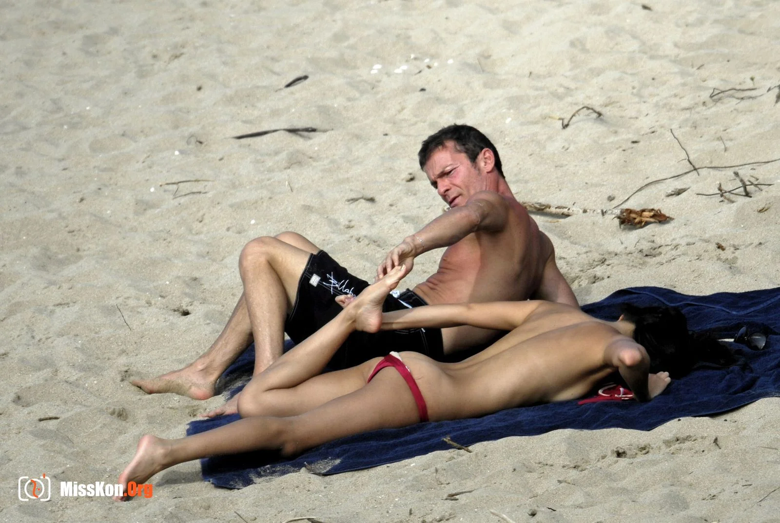 Passionate photos of Zhang Ziyi and her white boyfriend on the beach in her early years - Photo 19