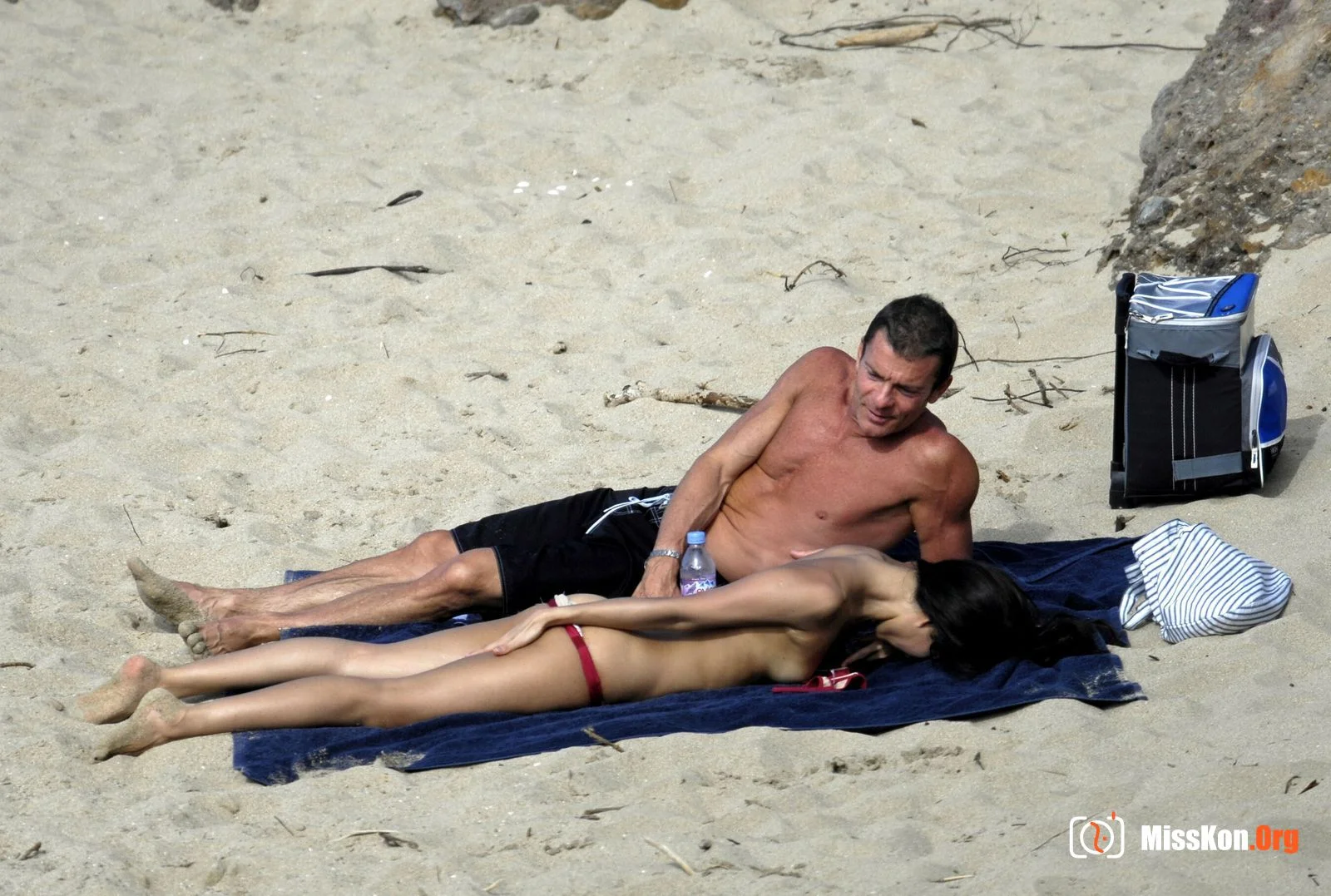 Passionate photos of Zhang Ziyi and her white boyfriend on the beach in her early years - Photo 2