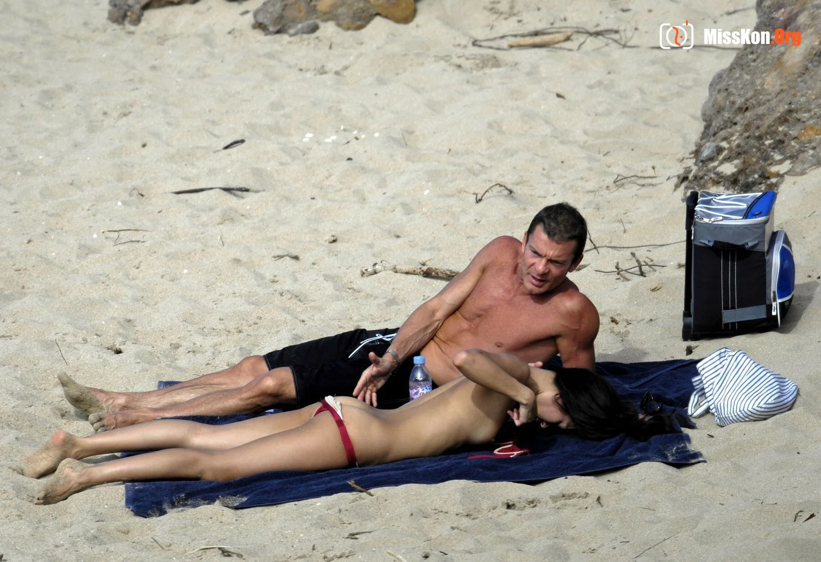 Passionate photos of Zhang Ziyi and her white boyfriend on the beach in her early years - Photo 3