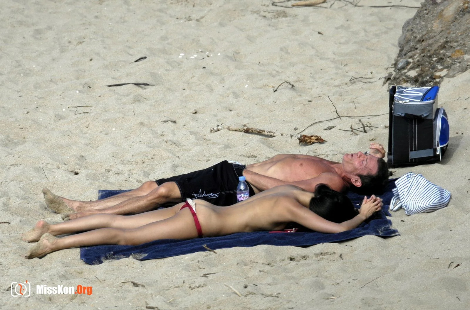 Passionate photos of Zhang Ziyi and her white boyfriend on the beach in her early years - Photo 4