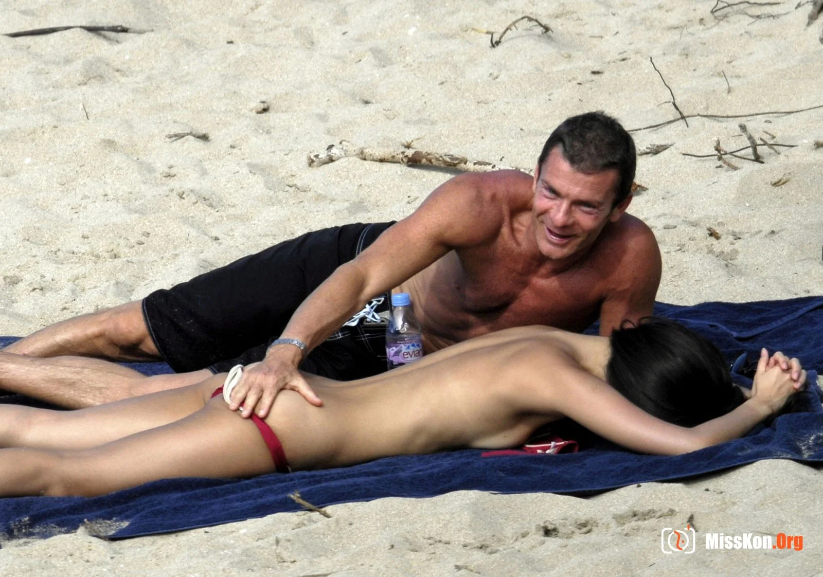 Passionate photos of Zhang Ziyi and her white boyfriend on the beach in her early years - Photo 5