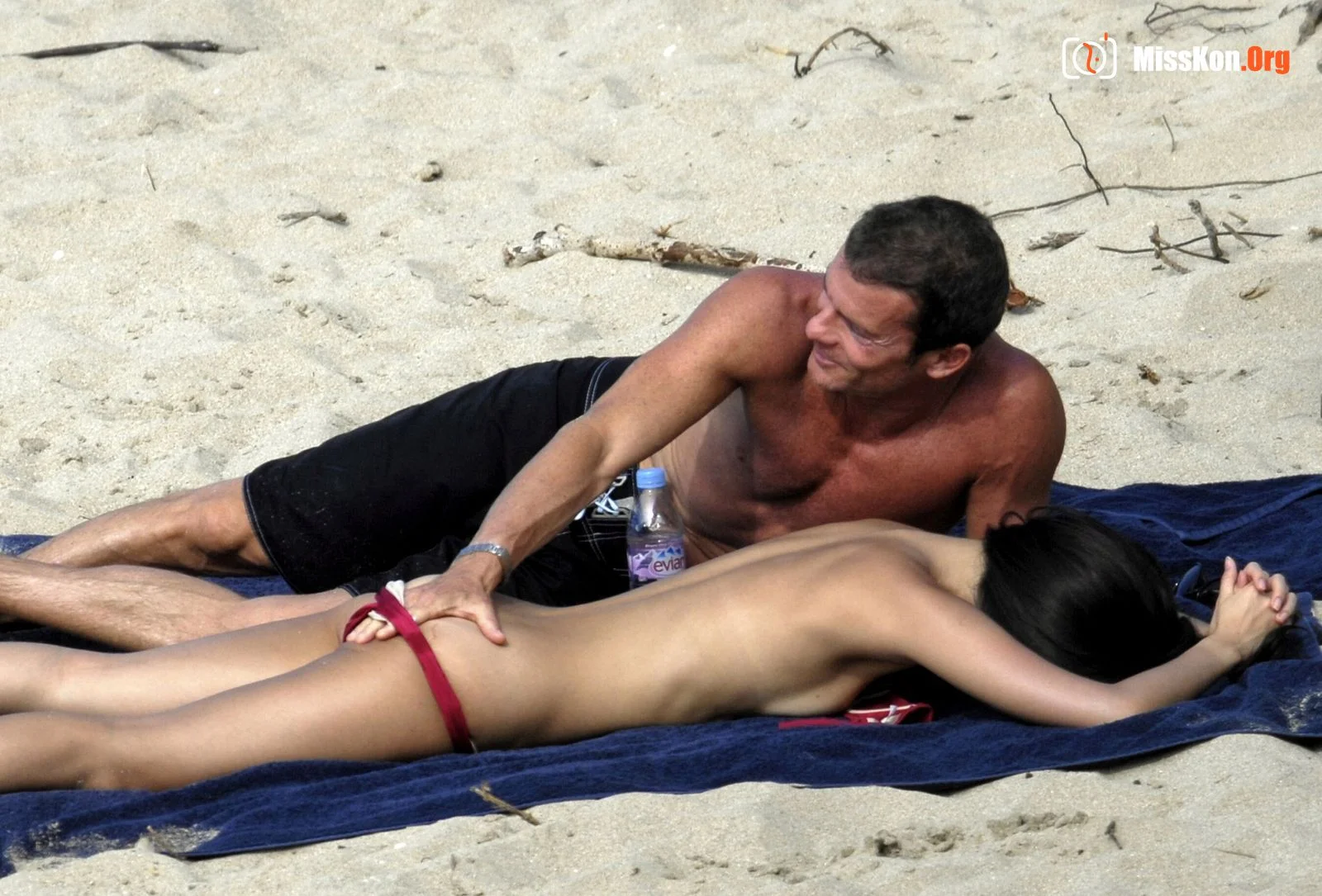 Passionate photos of Zhang Ziyi and her white boyfriend on the beach in her early years - Photo 6