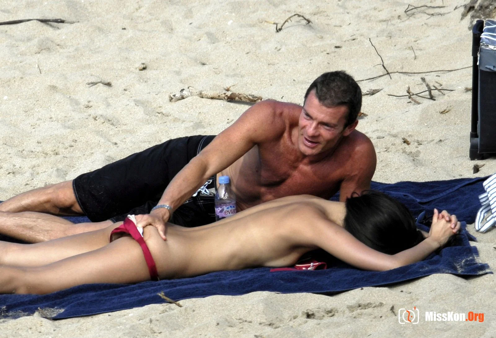 Passionate photos of Zhang Ziyi and her white boyfriend on the beach in her early years - Photo 7