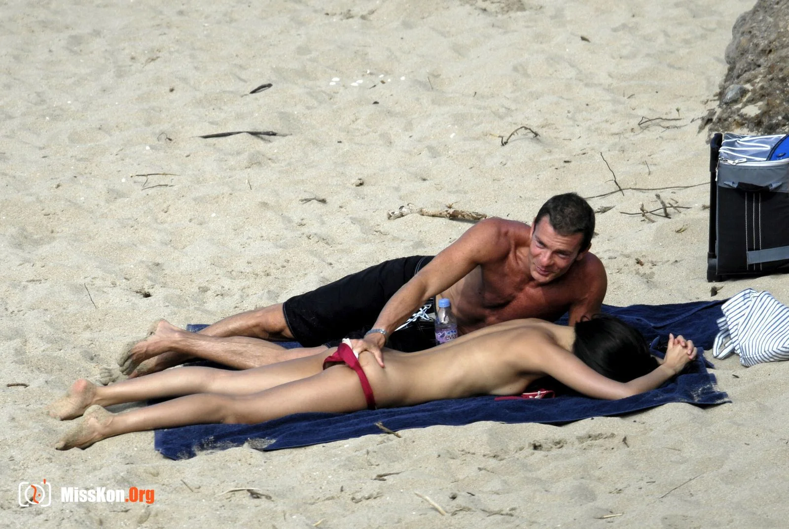 Passionate photos of Zhang Ziyi and her white boyfriend on the beach in her early years - Photo 8