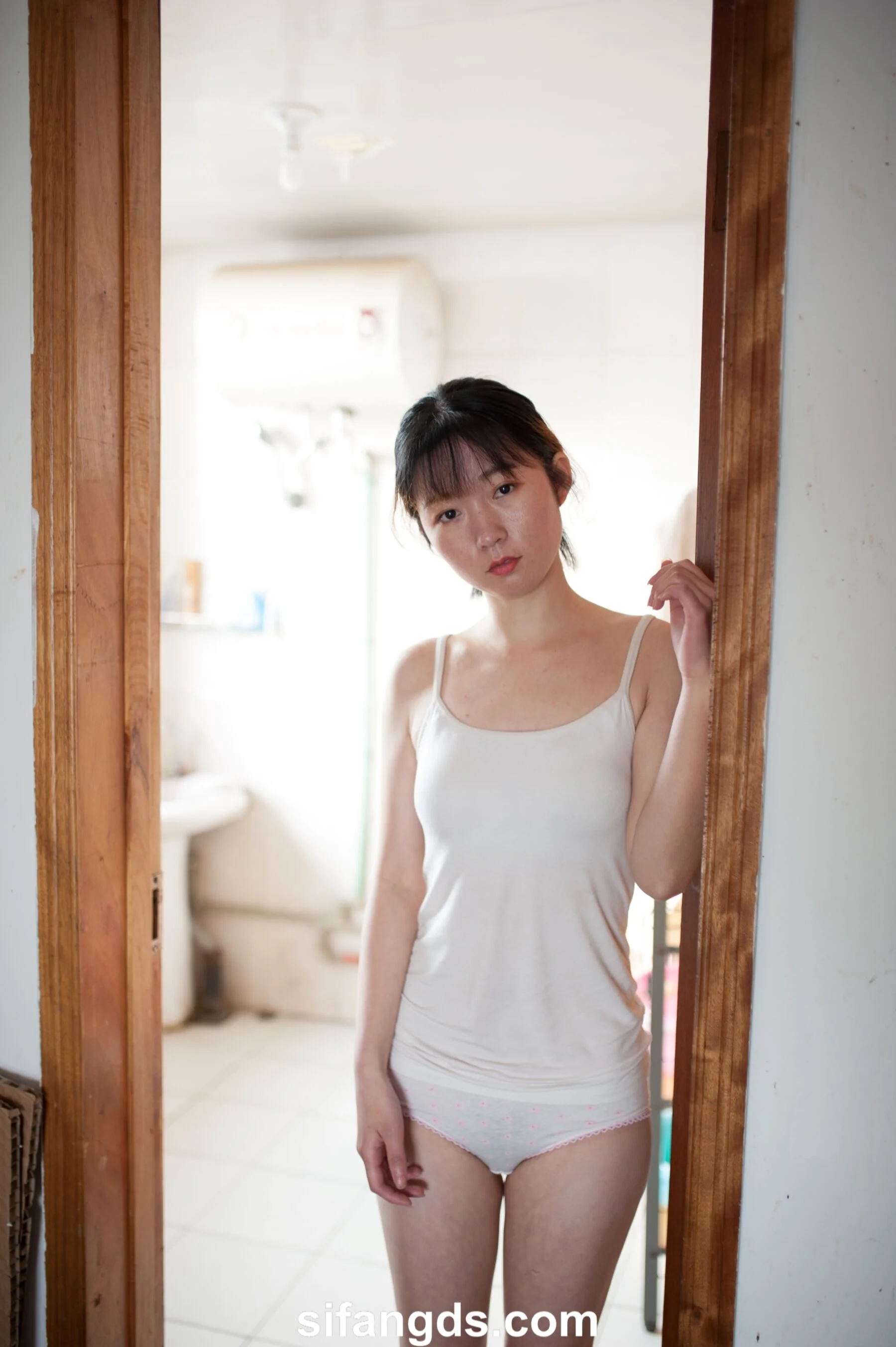 Photographer leaks amateur private photos