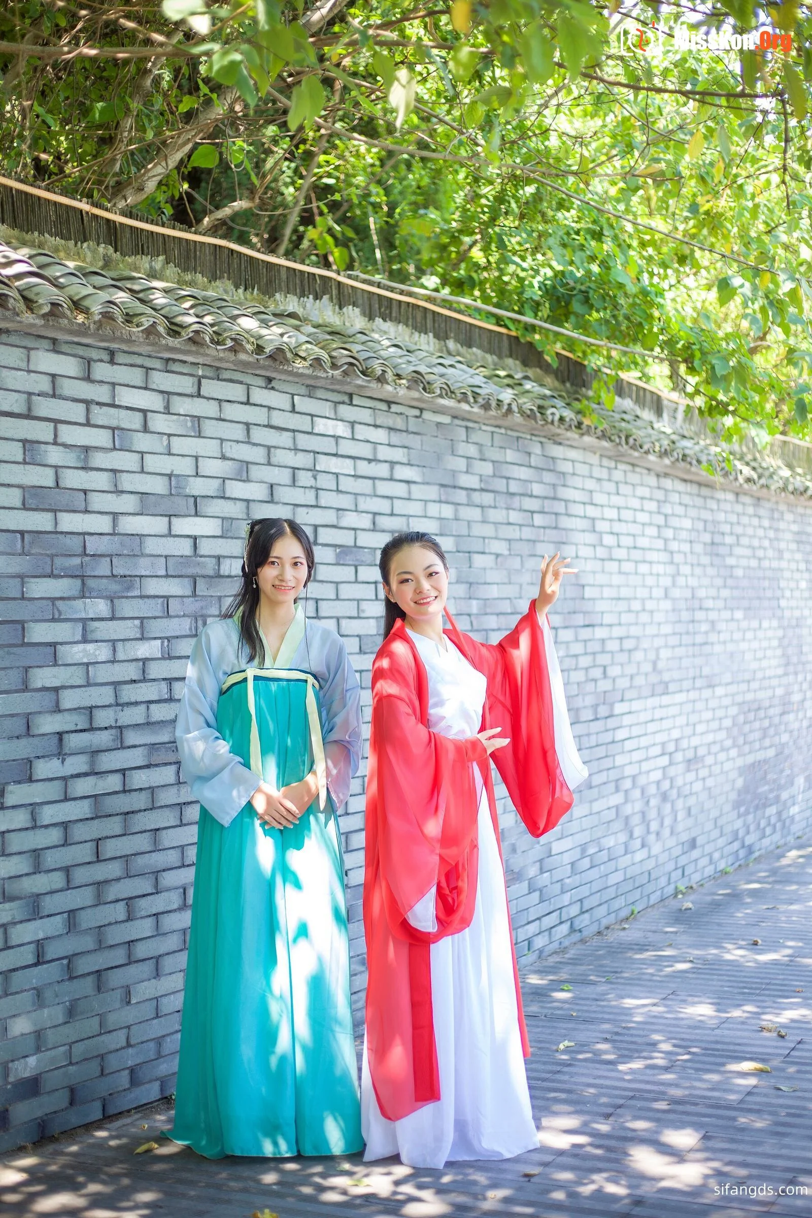 Photographer leaks amateur private photos: Girlfriends travel to Lijiang - Photo 10