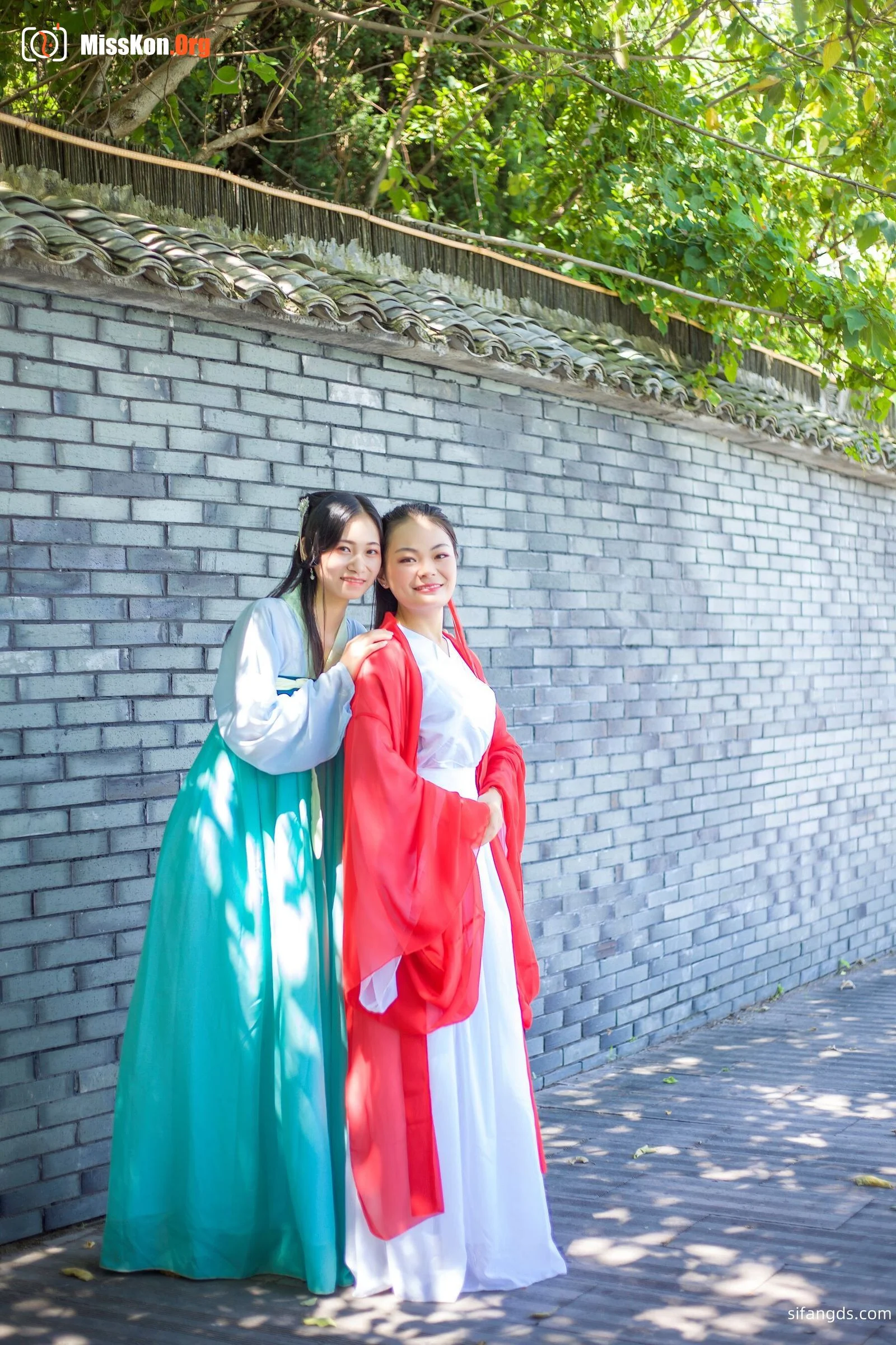 Photographer leaks amateur private photos: Girlfriends travel to Lijiang - Photo 11
