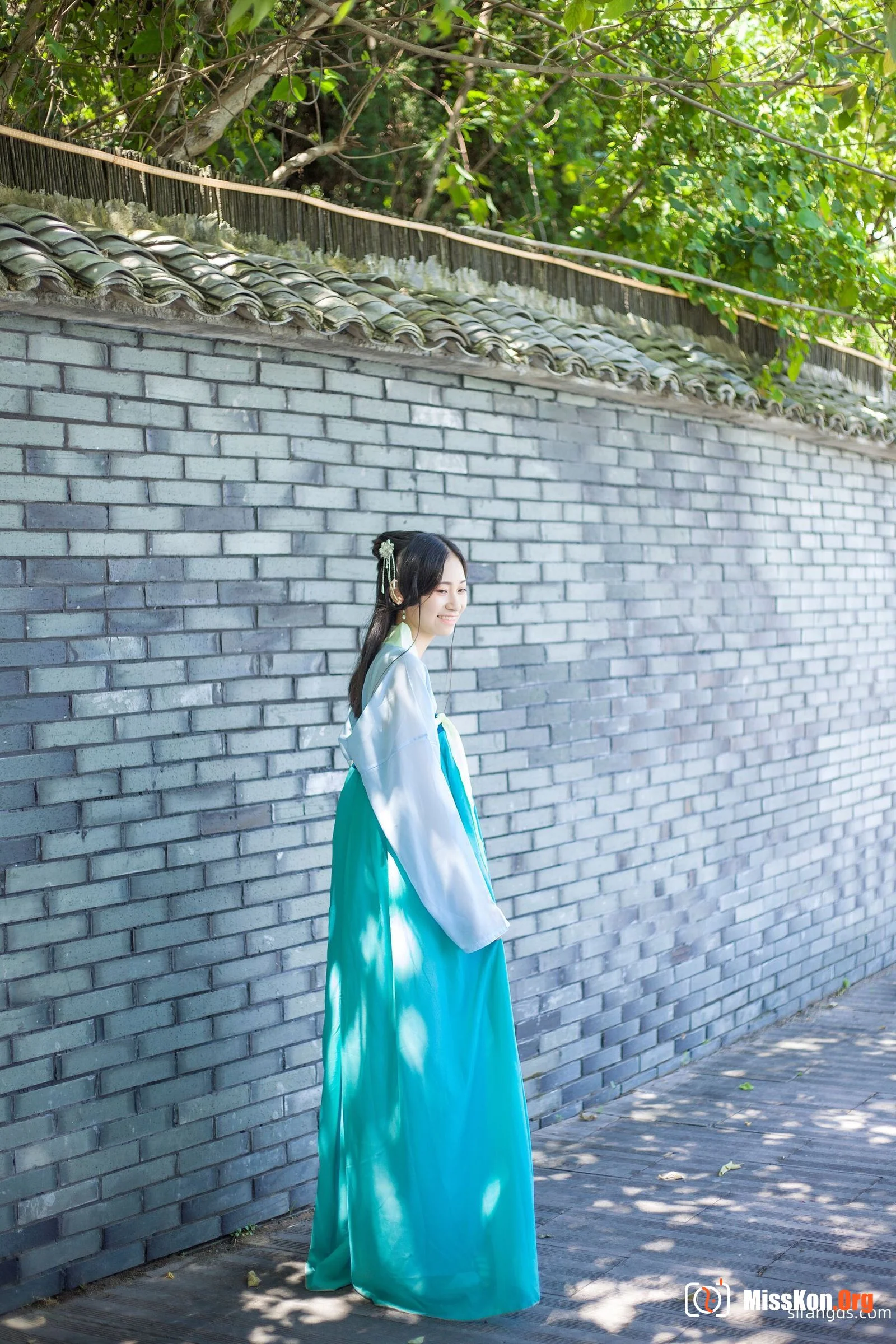 Photographer leaks amateur private photos: Girlfriends travel to Lijiang - Photo 2