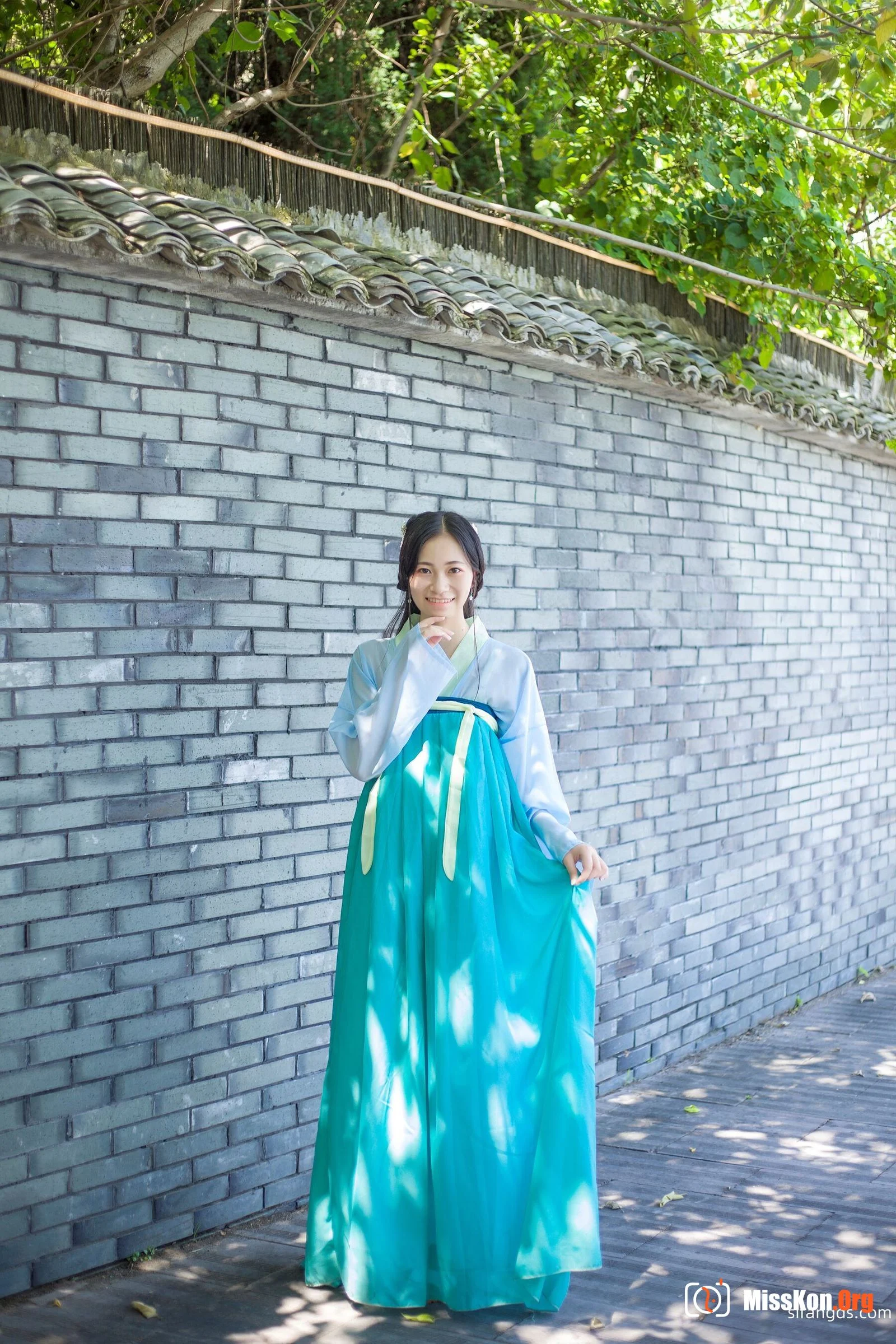 Photographer leaks amateur private photos: Girlfriends travel to Lijiang - Photo 4