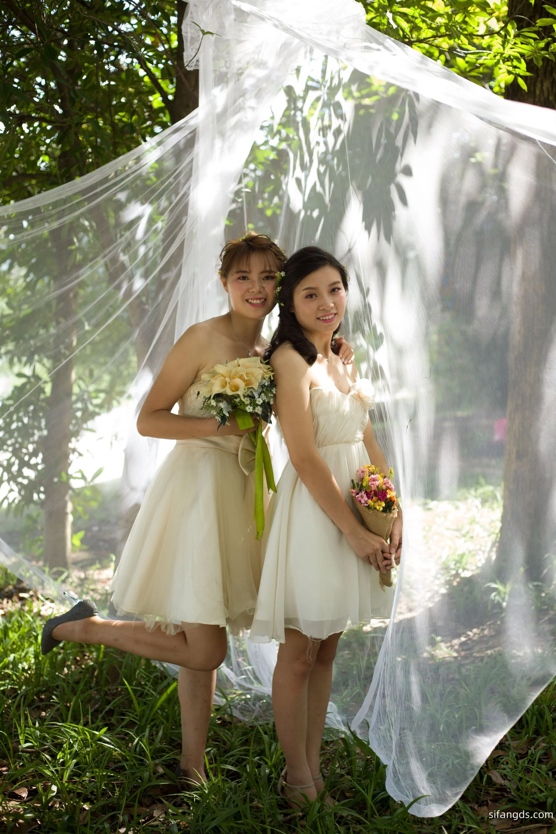 Photographer leaks amateur private photos: Girlfriends travel to Lijiang