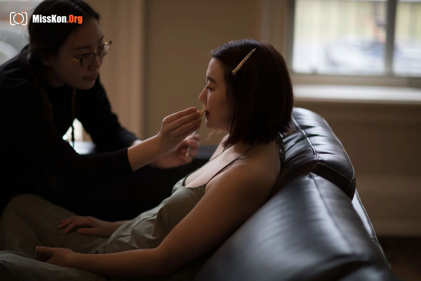 Photographer leaks sexy wife photos - Photo 7