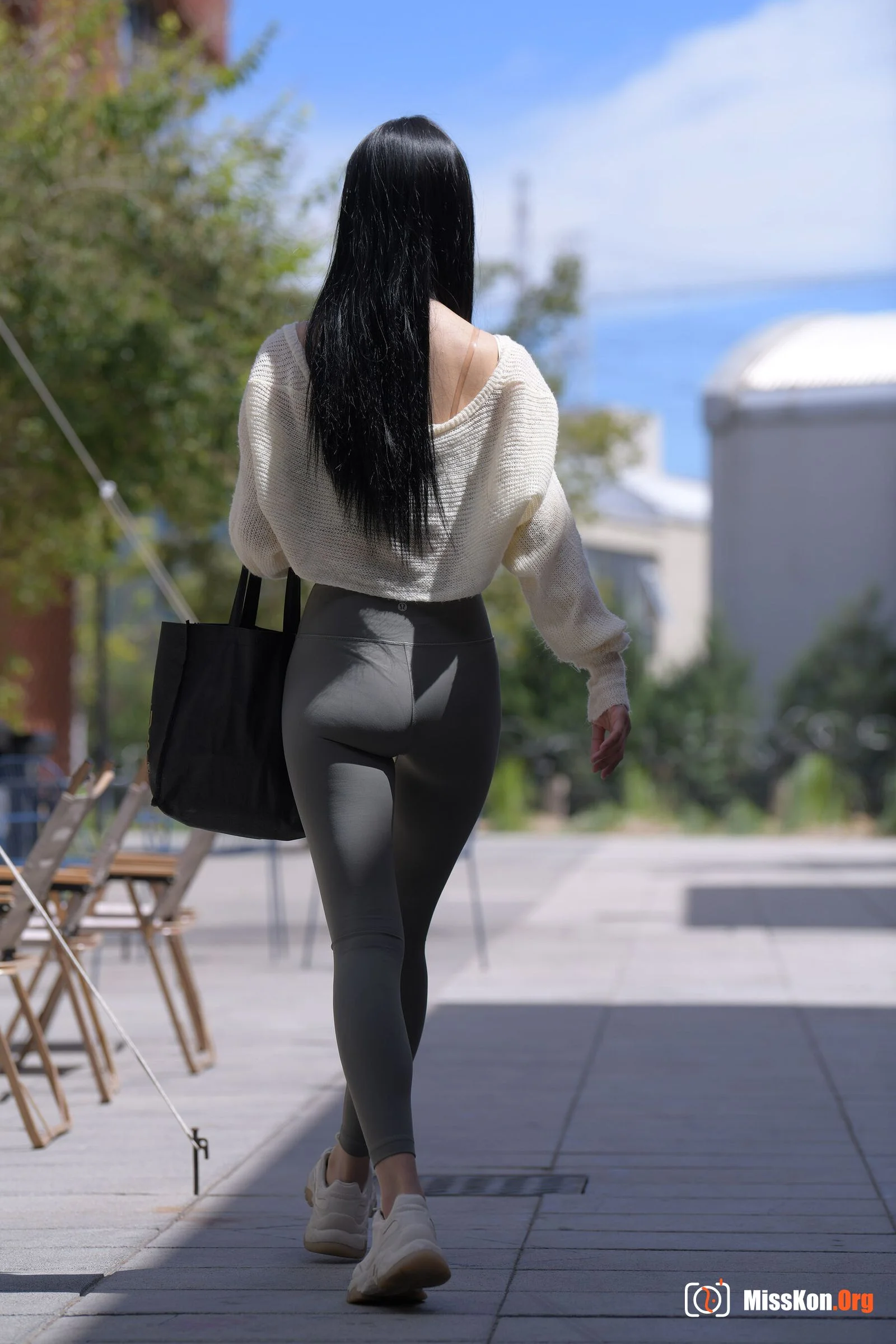 Pomelo Green Time (Magic Mirror Street Photography: The Beginning) - Photo 3