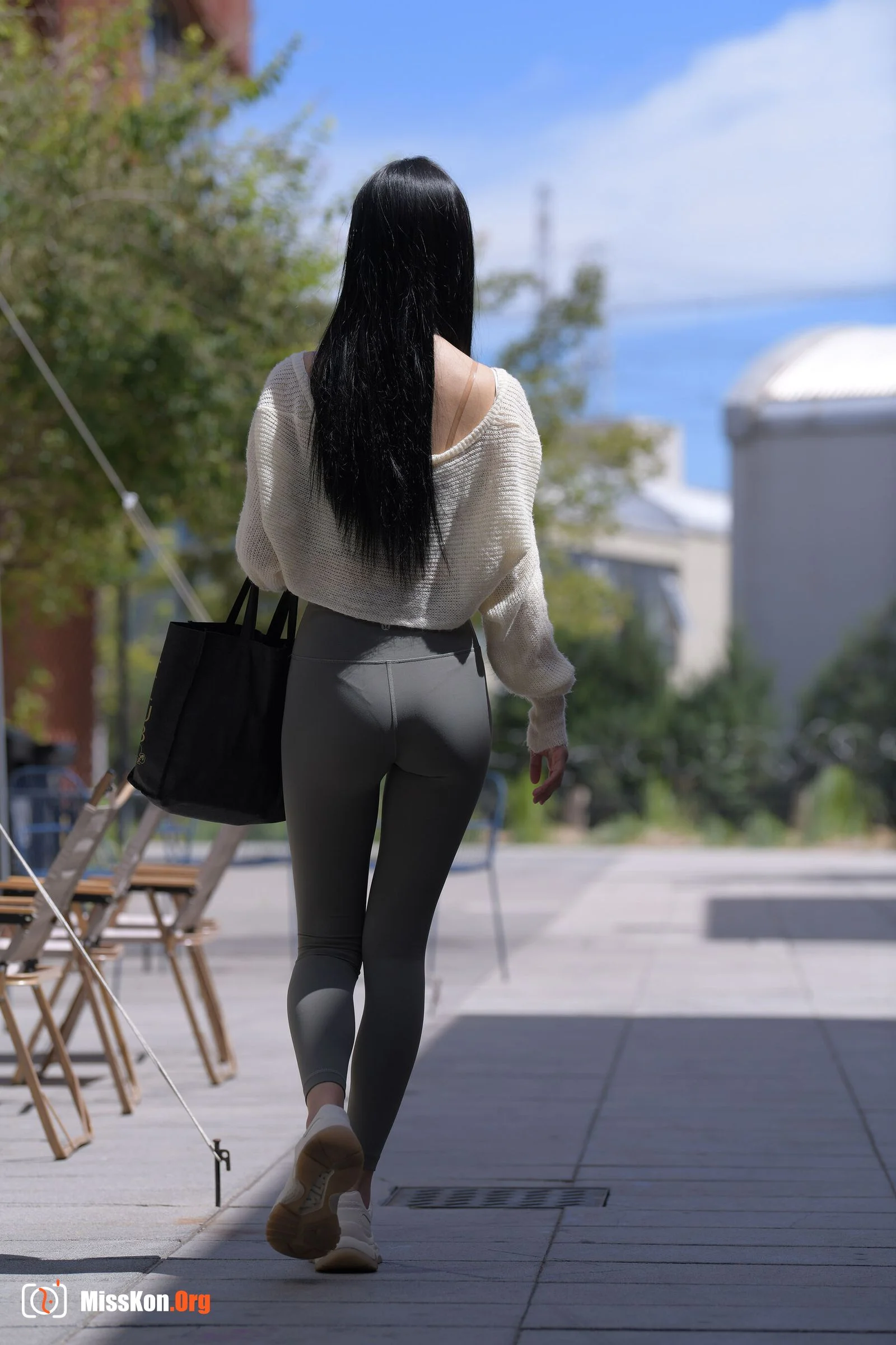 Pomelo Green Time (Magic Mirror Street Photography: The Beginning) - Photo 4