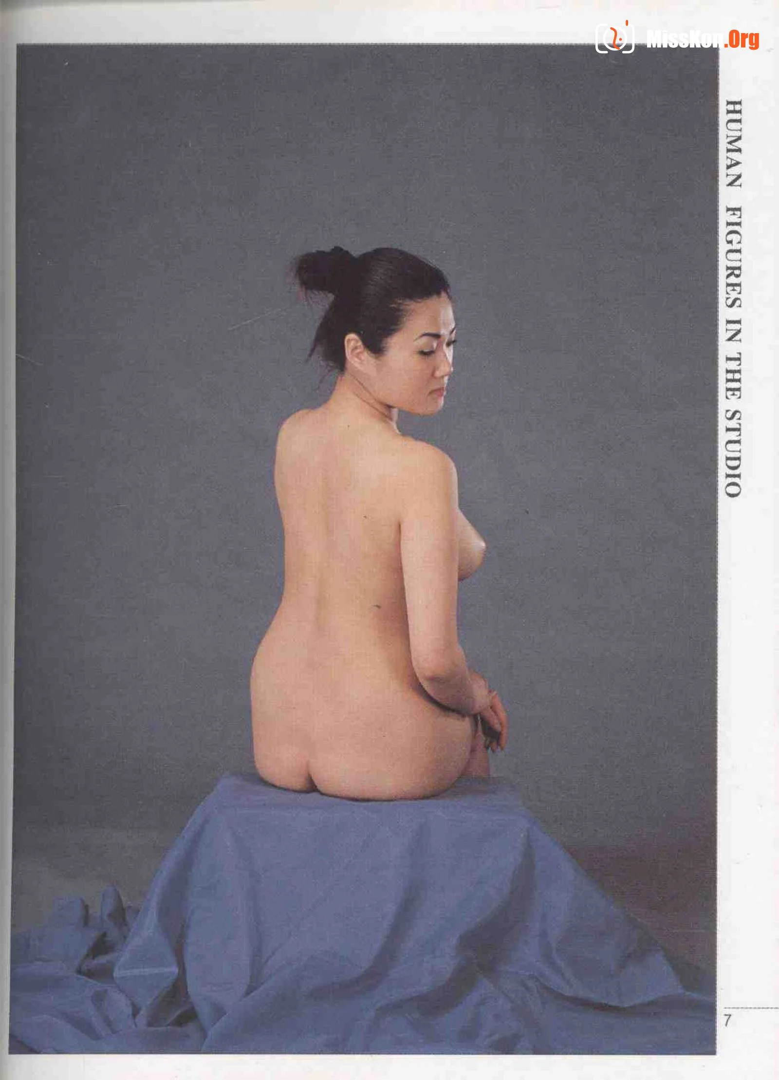Practical Nude Model Photography: Sitting Posture (Shanghai Pictorial Publishing House) - Photo 12