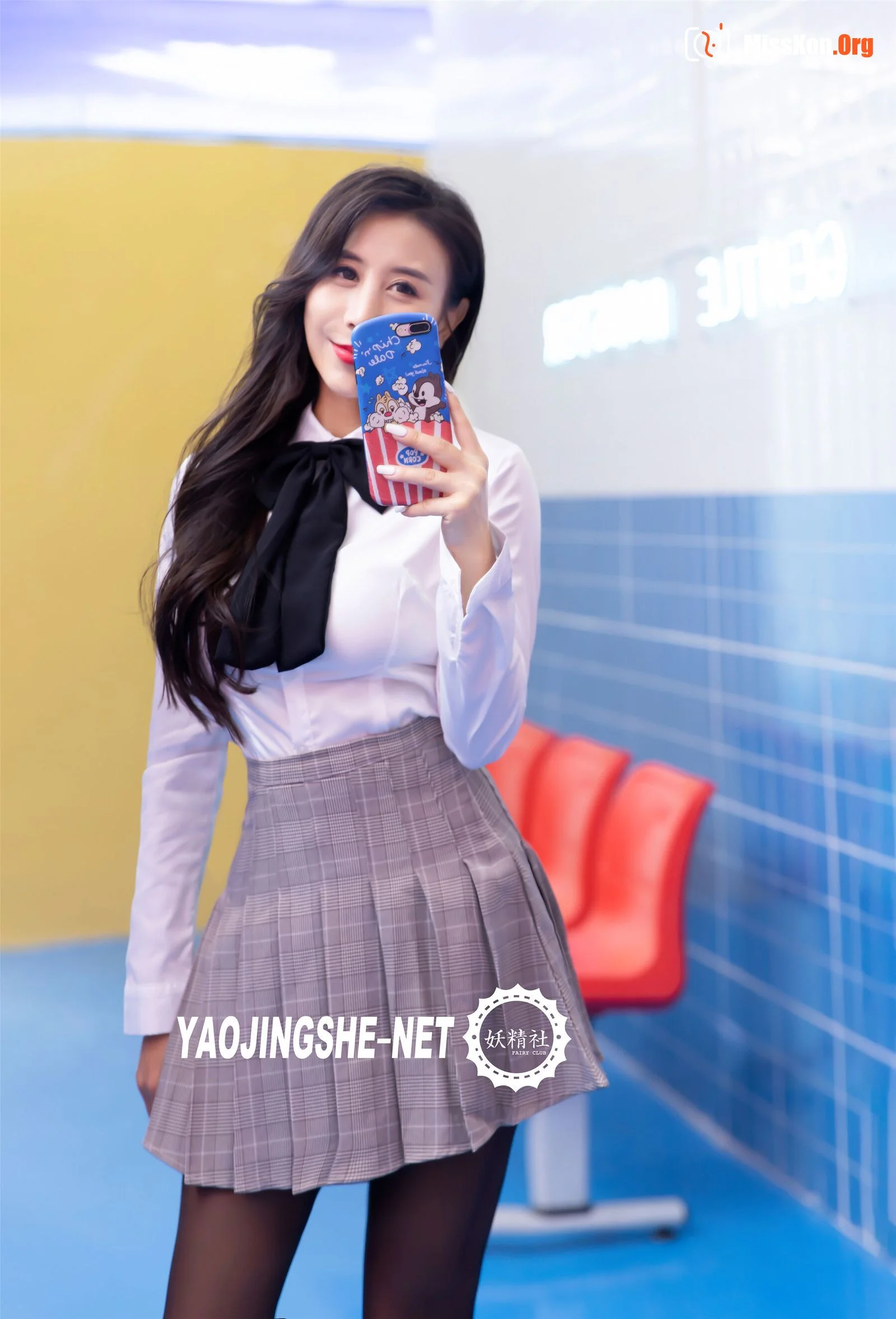 Purple Yan: Selfie (V1903) - Photo 3